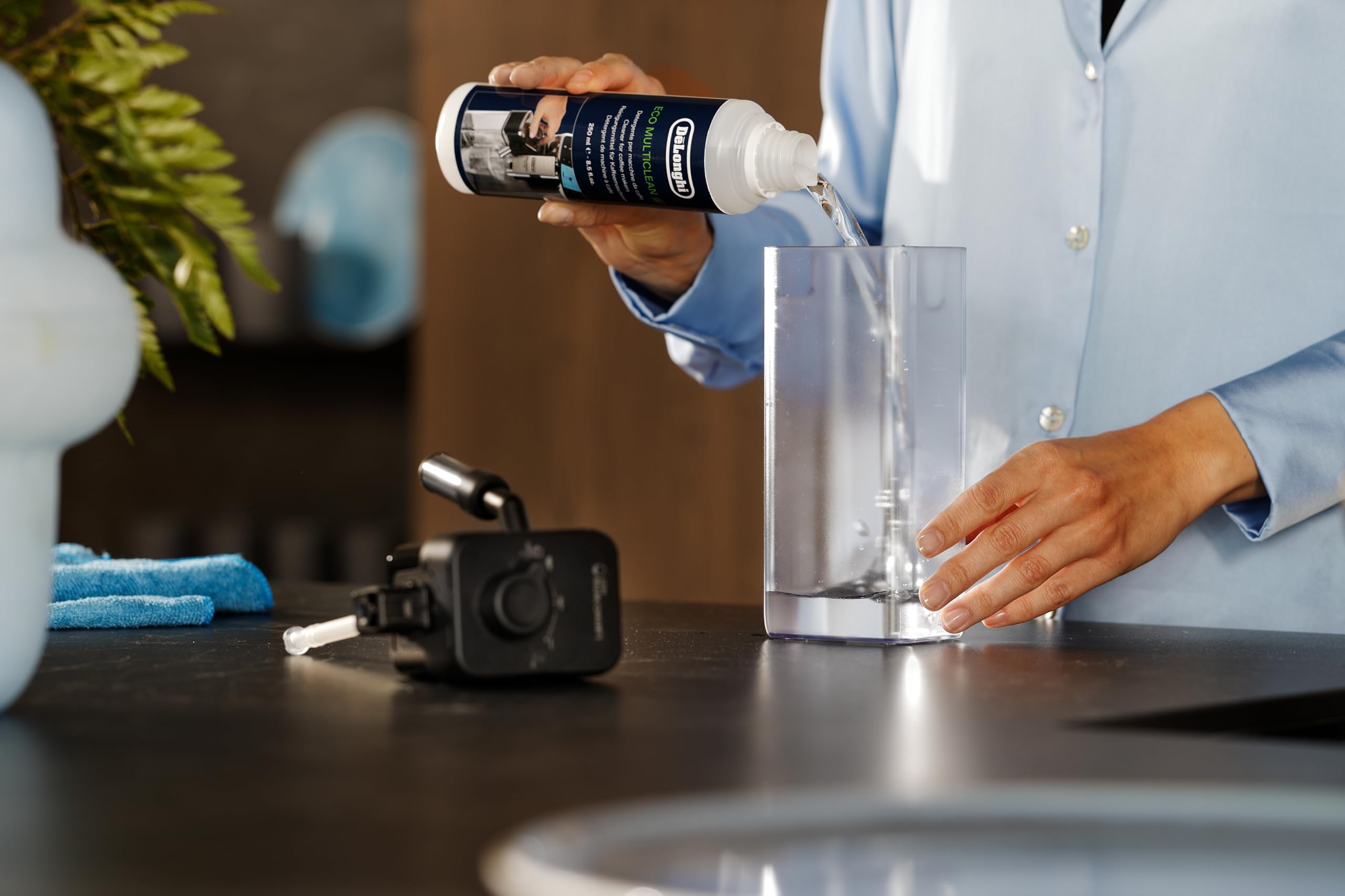 De'Longhi Universal Espresso Machine Cleaner For Frother/Steam Wand Removes Milk Residue & Buildup From Your Espresso & Cappucci