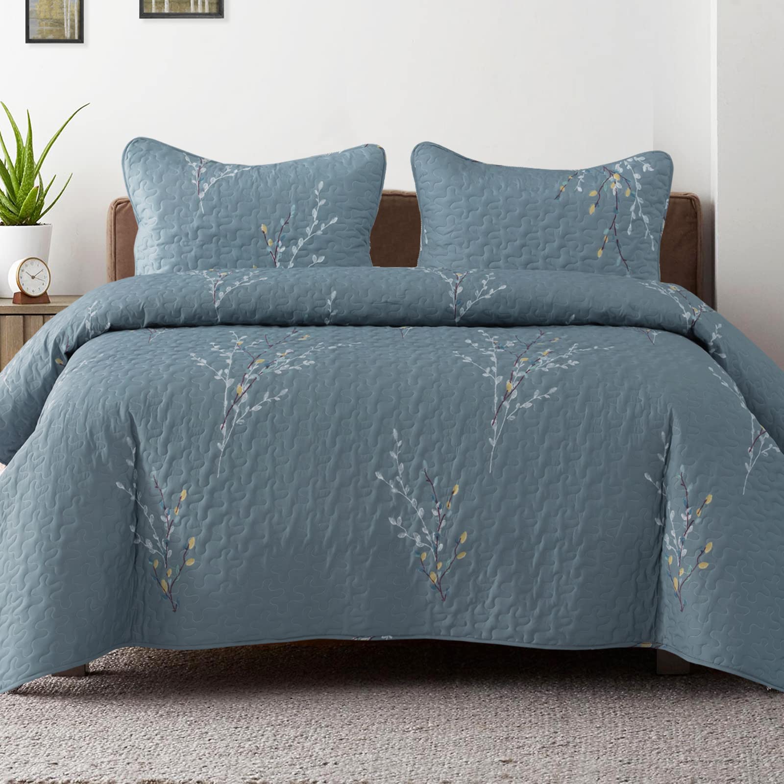 Exclusivo Mezcla Reversible Floral Quilt Set King Size, 3 Piece Soft Lightweight Flower Pattern Printed Blue Bedspreads Coverlet