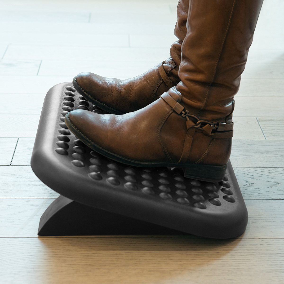 Navaris Under Desk Foot Rest - Ergonomic Footrest For At Work, Home Office, Computer - Adjustable Angle 0-15° Support Step Stool Riser For Feet
