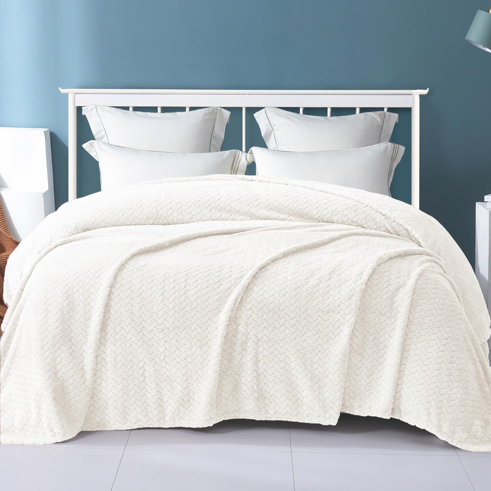 Exclusivo Mezcla Off White Fleece Queen Size Blanket For Bed, 90X90 Inches Soft Cozy 3D Decorative Jacquard Flannel Blankets, Li
