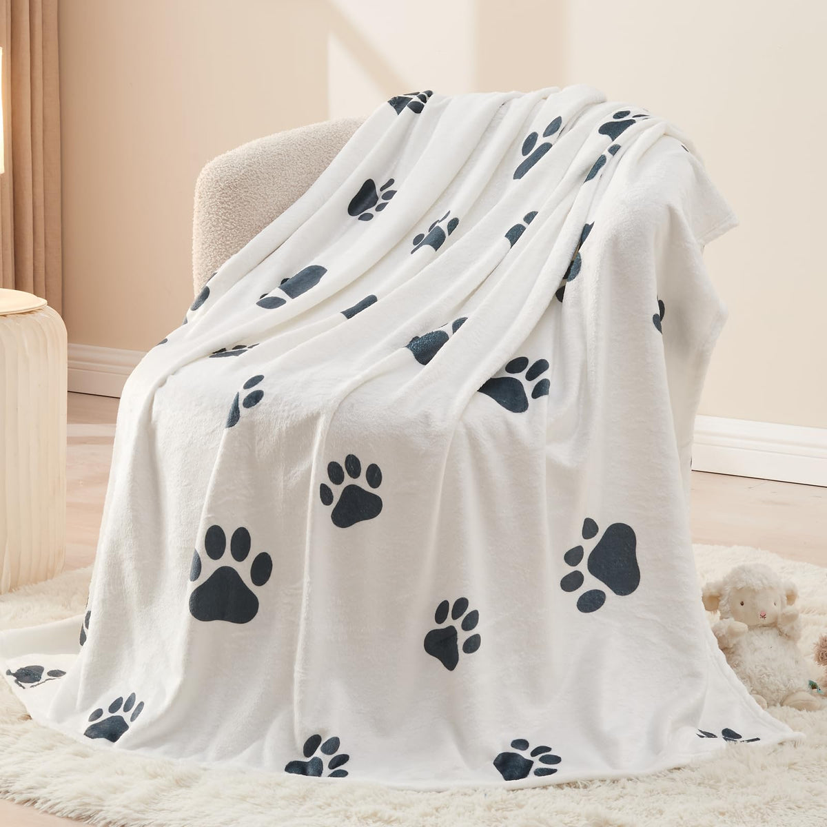 Newcosplay Throw Blanket Cute Soft Aesthetic Fleece Blanket For Kids Girls Boys Teens Cozy Blanket For Bed Couch Camping (Black