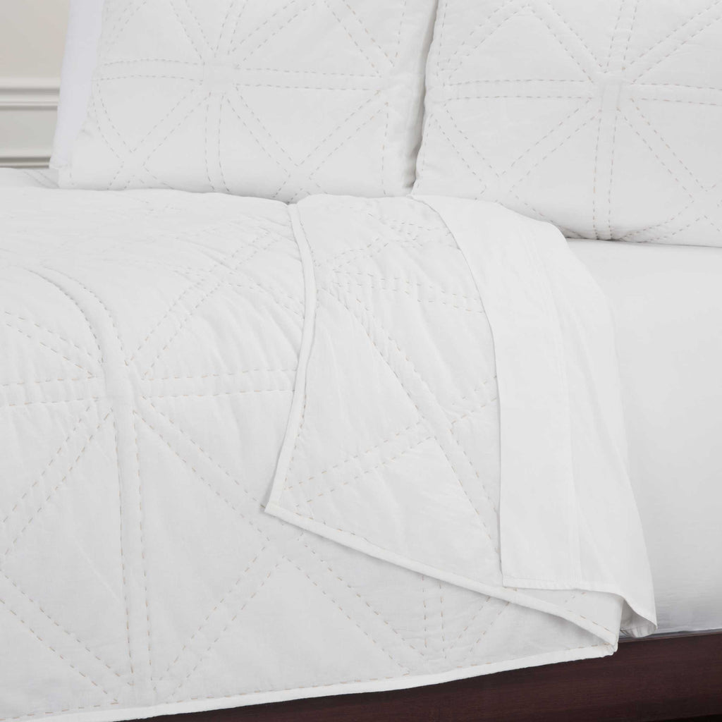 Rizzy Home | Bq4834 | 106"X92" White/Neutral/Solid Quilt