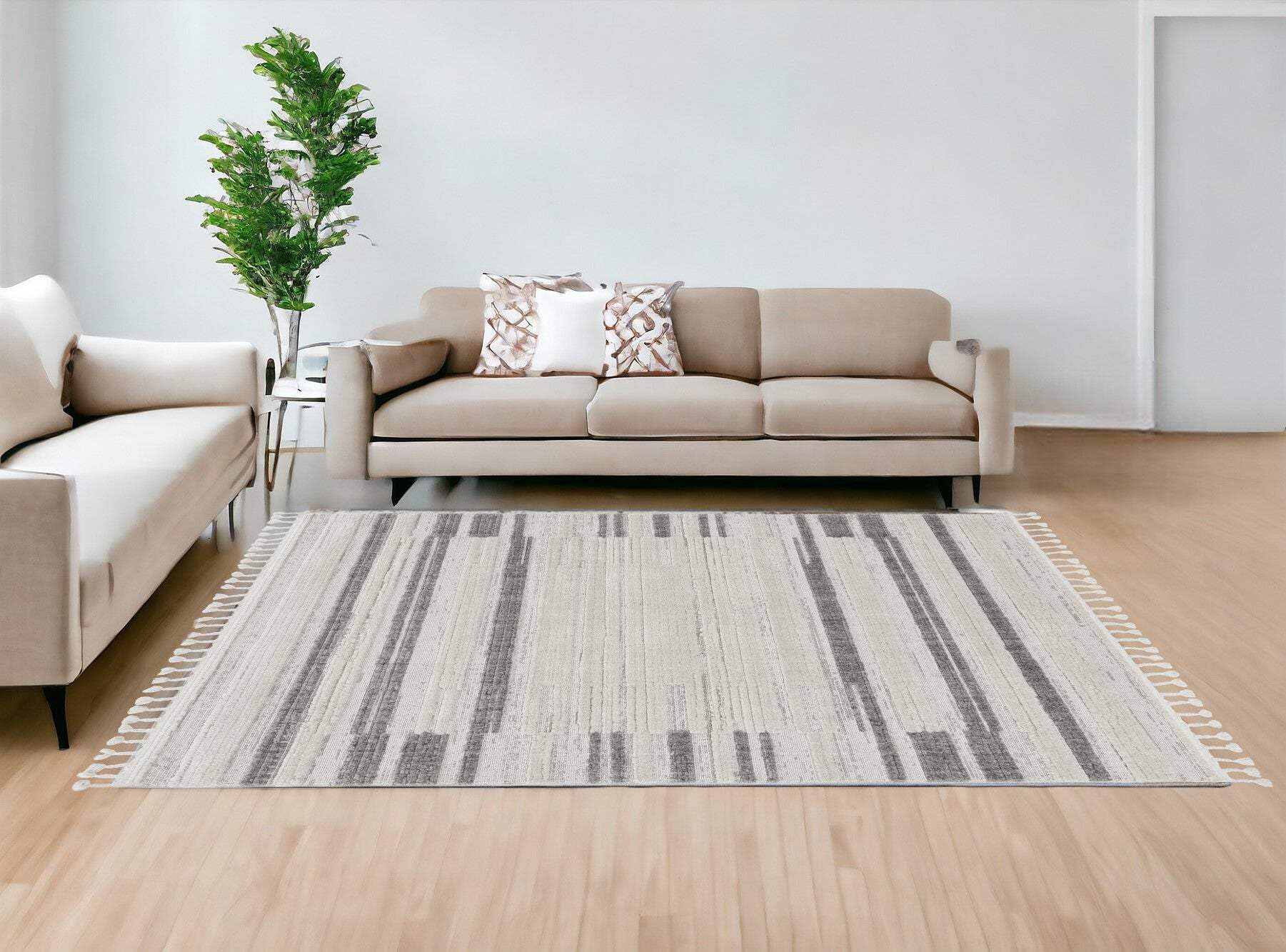HomeRoots 5' X 8' Ivory Or Grey Abstract Brushstrokes Indoor Area Rug with Fringe