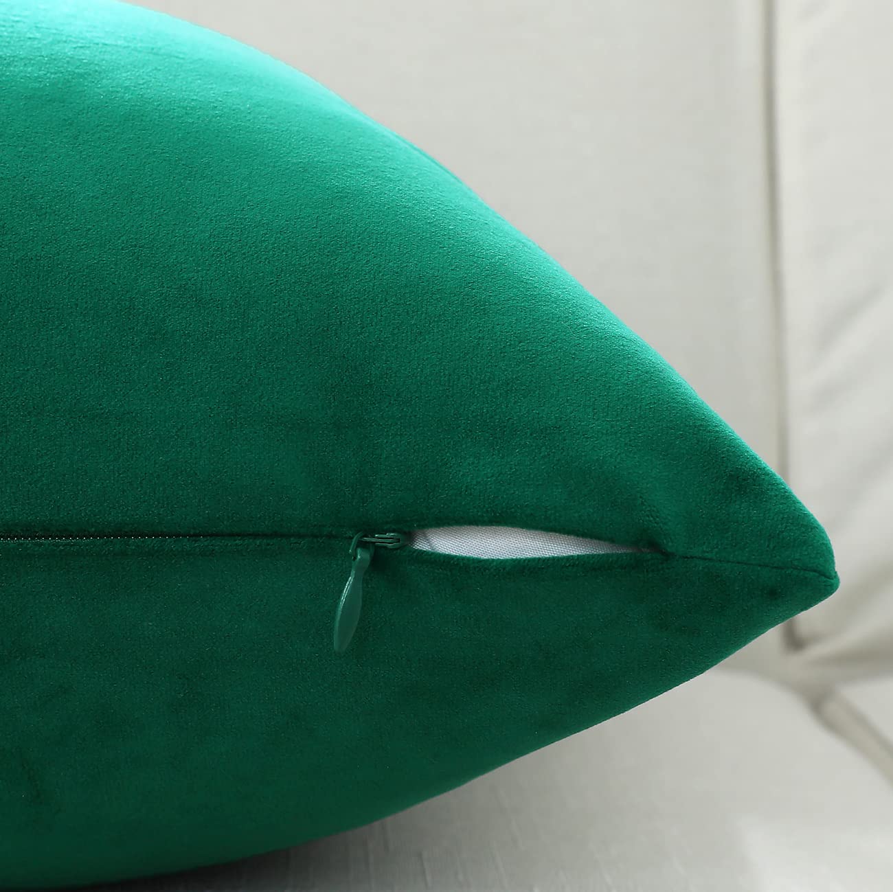 Jeneoo Comfy Soft Thick Christmas Velvet Throw Pillow Covers For Sofa Couch, Decorative Solid Square Cushion Cases For Bedroom C