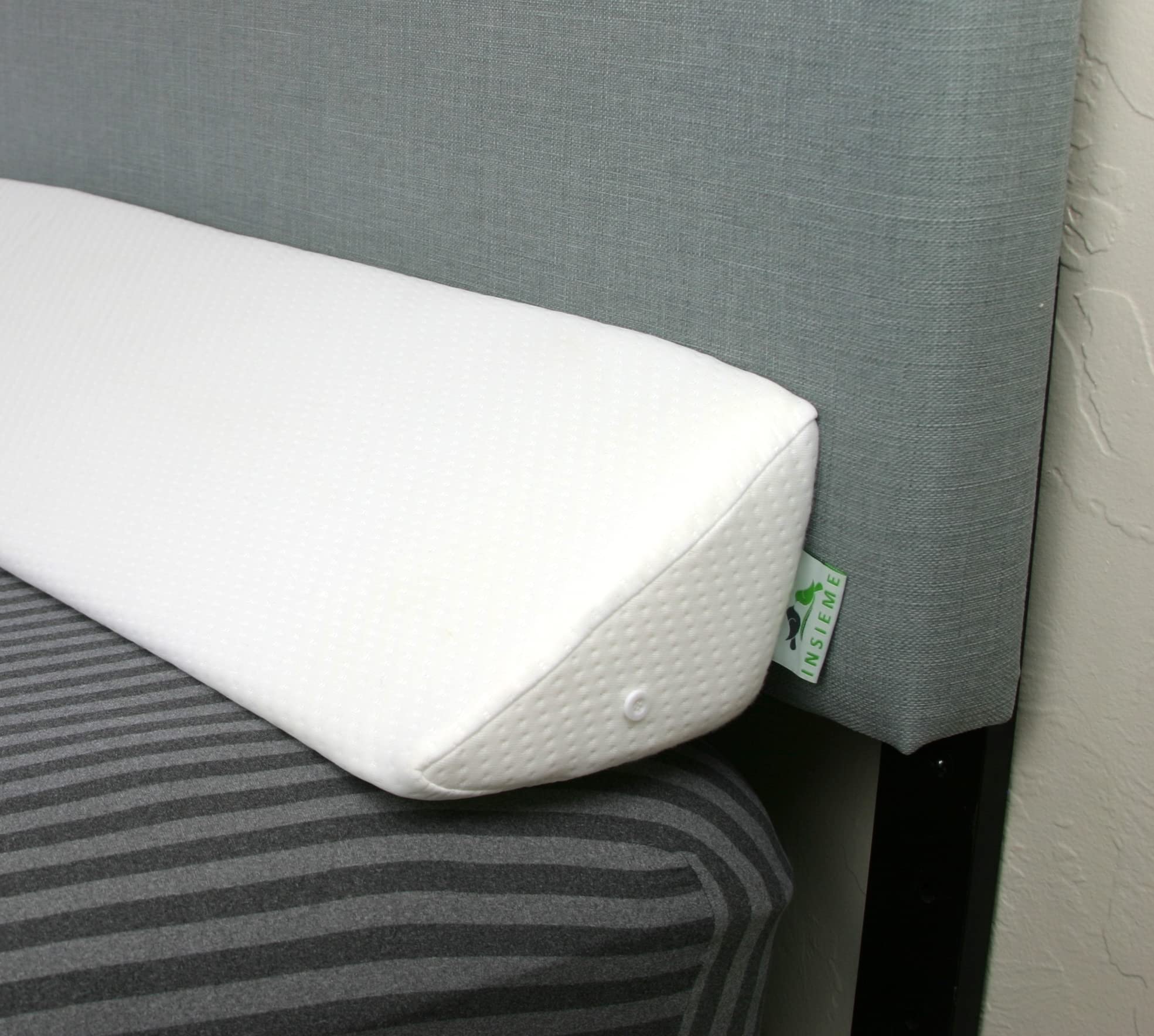 Insieme King Size Headboard Gap Filler (White). Long Bed Wedge Pillow For Covering Cracks Between Bed & Headboard Or Wall With P