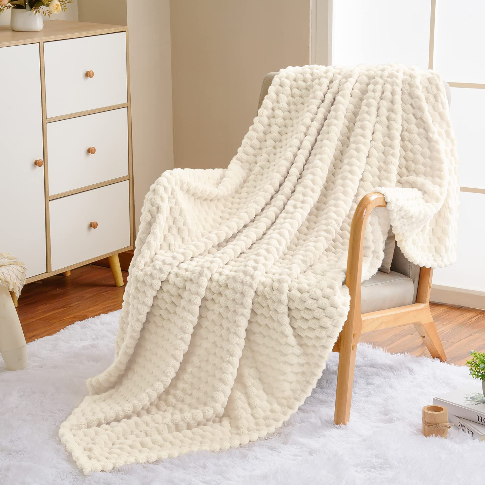 Vessia Flannel Fleece Queen Size Bed Blanket(90X90 Inch), 3D Jacquard Cream Fuzzy And Warm Blanket For Adults, 300Gsm Super Soft