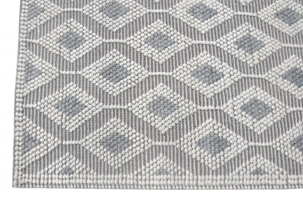 HomeRoots Ivory/Grey PET Yarn 8’ x 11’ Ivory Gray Diamond Trellis Modern Area Rug