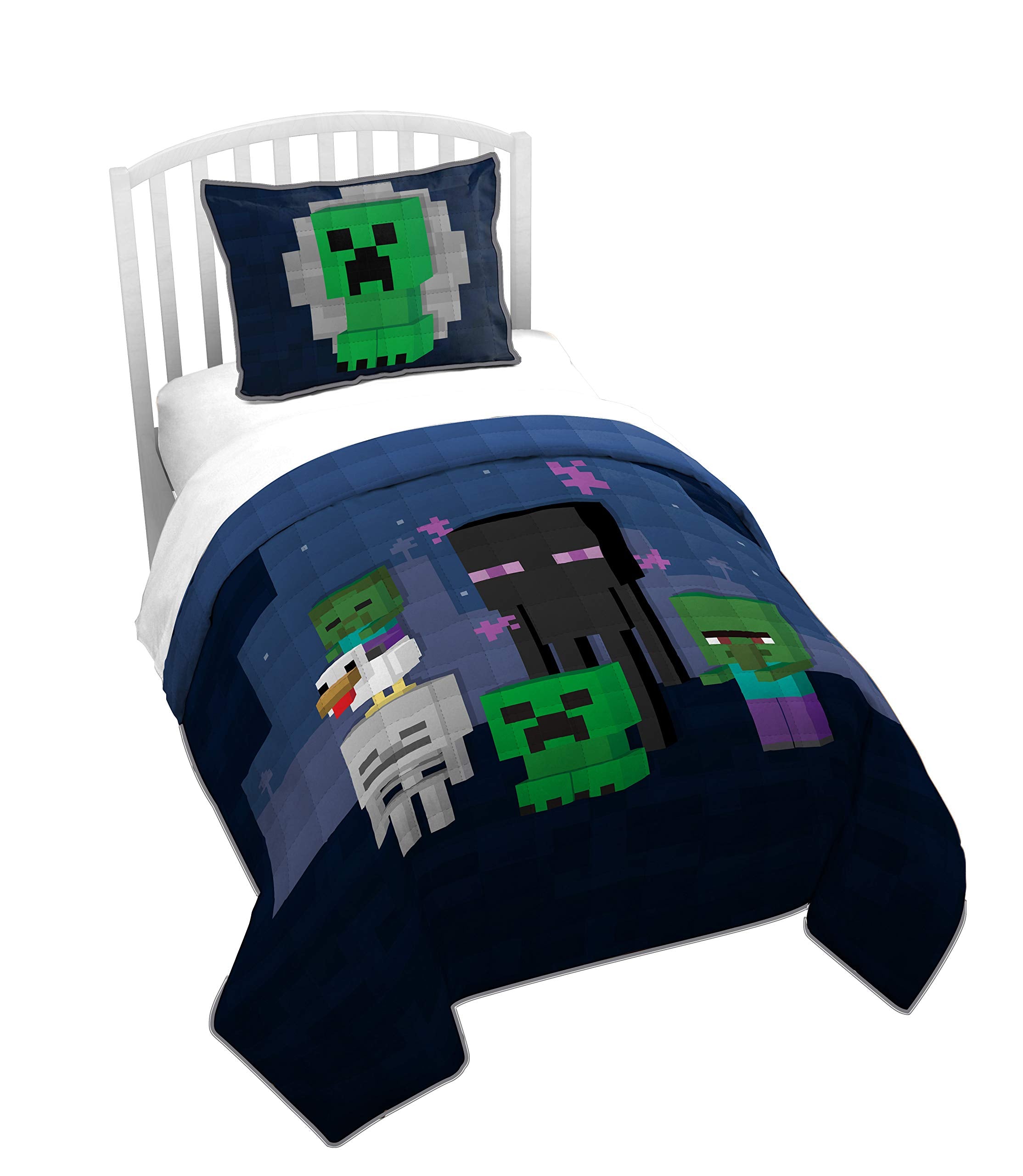 Jay Franco Minecraft Bad Night Full/Queen Quilt & Sham Set - Super Soft Kids Bedding Features Creeper & Enderman - Fade Resistan