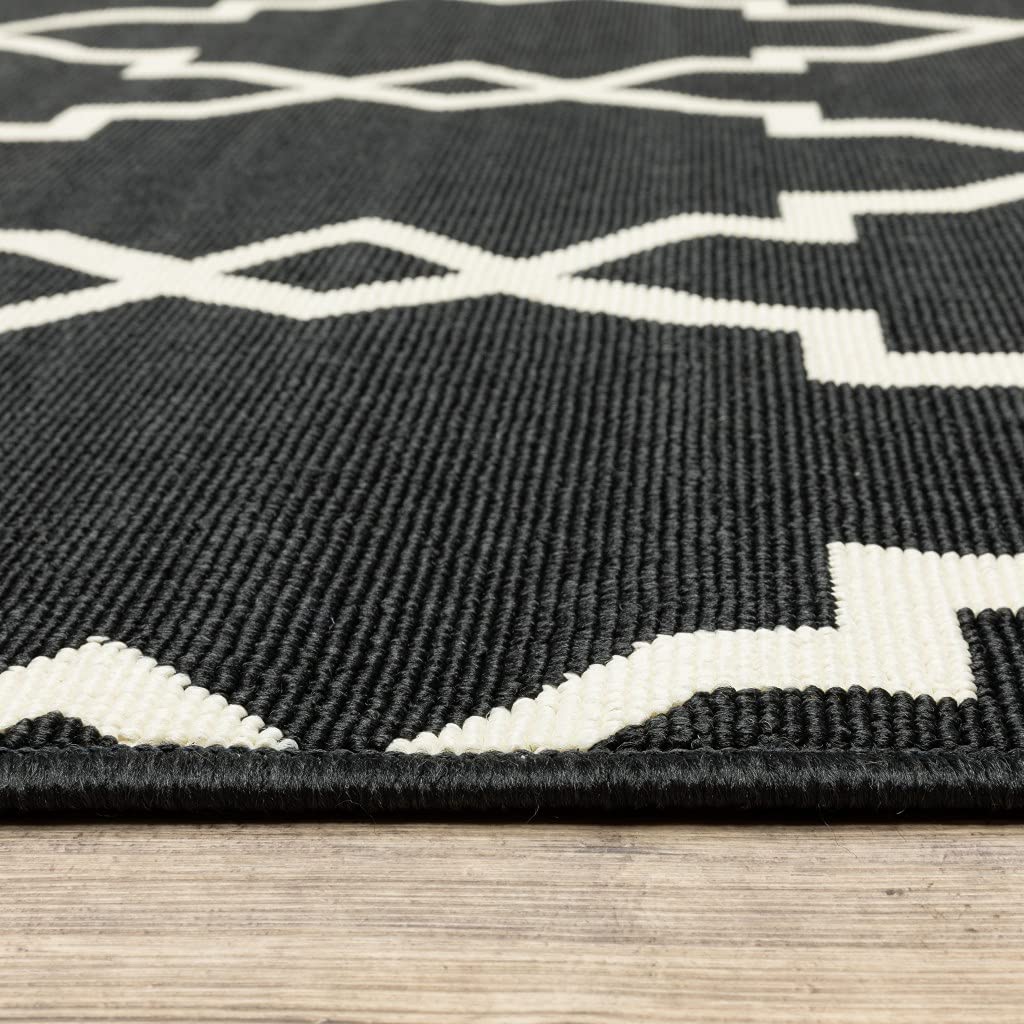 HomeRoots Polypropylene 8’ Round Black and Ivory Trellis Indoor Outdoor Area Rug