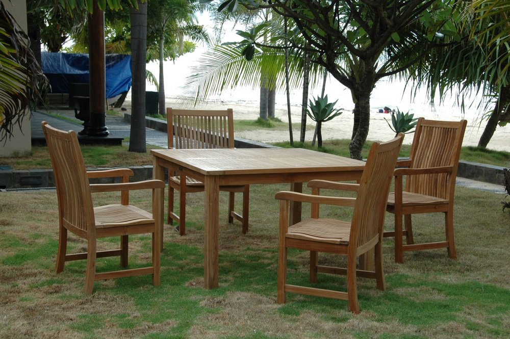 Anderson Chicago Armchair and Table