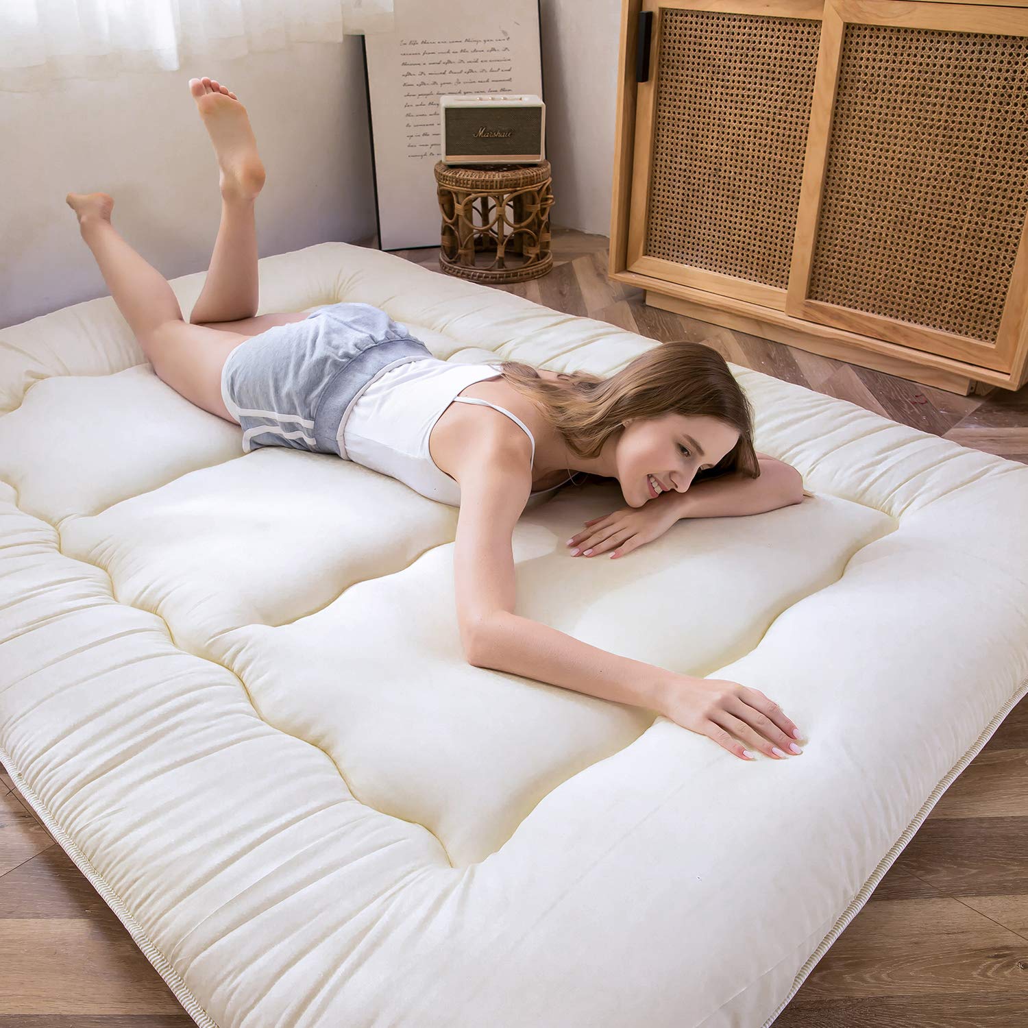 Maxyoyo Japanese Floor Mattress Futon Mattress Queen Size, Thicken Tatami Mat Sleeping Pad Foldable Roll Up Mattress Trifold Mattress Pad Guest Mattress Bed Floor Bed, Off White,Queen