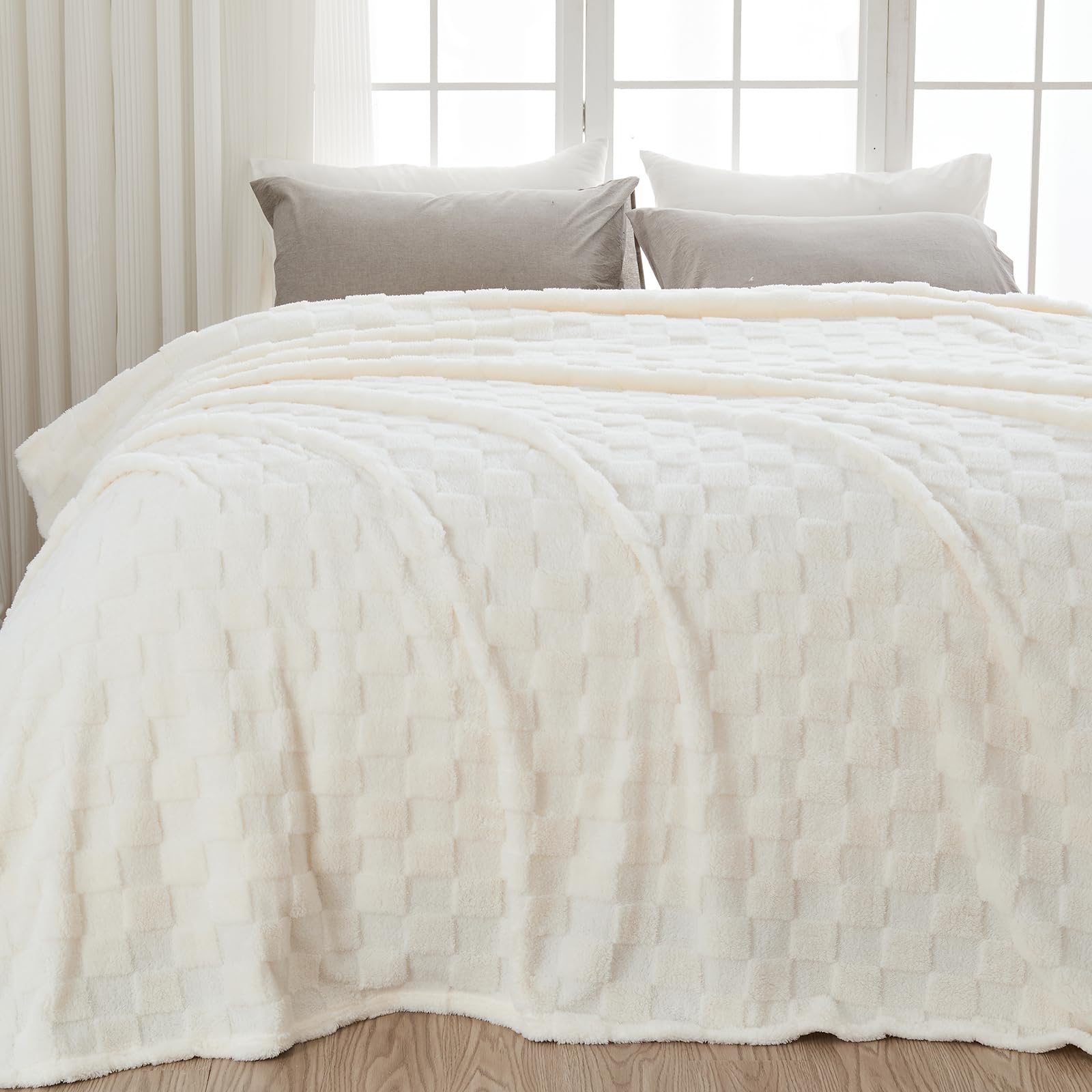 Newcosplay Super Soft King Blanket Ivory Premium Silky Flannel Fleece 3D Checkered Lightweight Bed Blanket All Season Use (Ivory