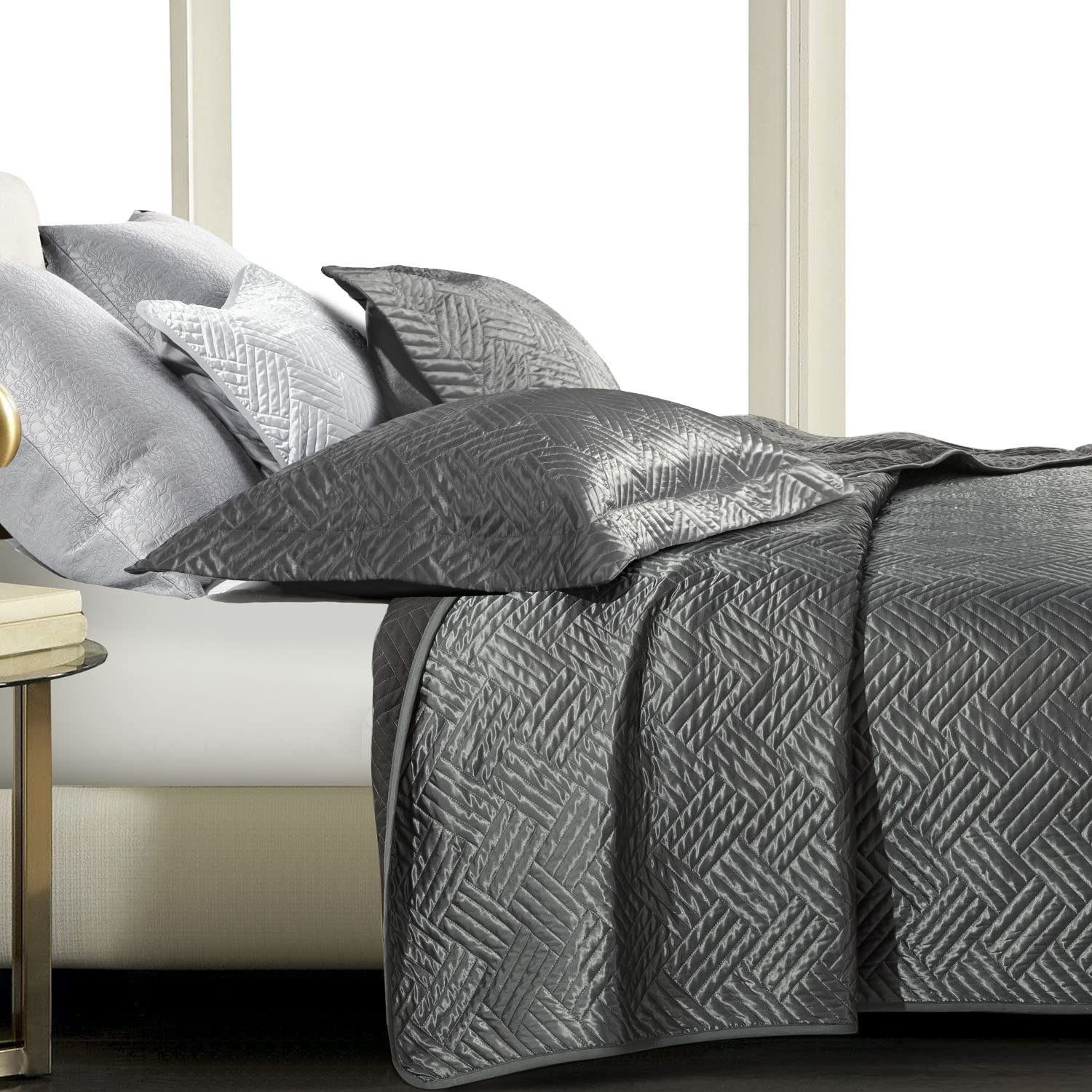 Ntbay King Silk Satin Quilt Set, Geometric Pattern Bedspread Luxury Quilted Coverlet Set For All Seasons(1 Quilt, 2 Pillow Shams