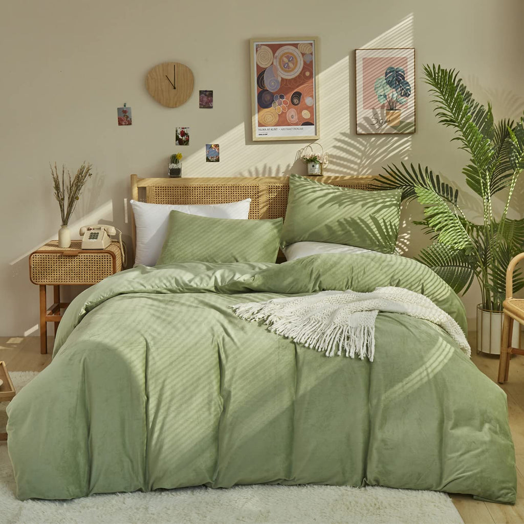 KAREVER Sage Velvet Comforter Sets Solid Sage Green Flannel Bedding Set 3 Pieces Comforter Set Sage Green Velvet Blanket Warm Wi