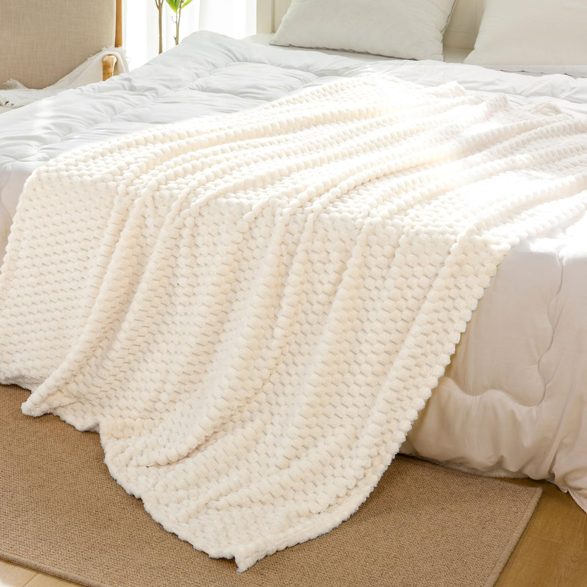 Bnuitland Ivory Flannel Throw Blanket (50X40 Inches), 300 Gsm Fleece Cozy Warm Soft Lightweight Bed Sofa Blanket For Babys And P