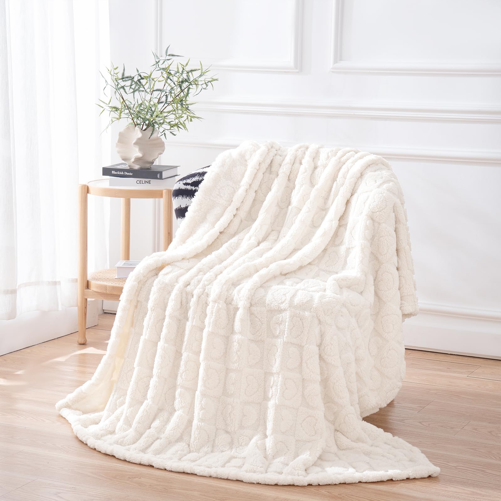 Excervent Super Soft Throw Blanket With Heart Checkered, Premium Silky Flannel Fleece 3D Jacquard Decorative Fuzzy Blankets, For