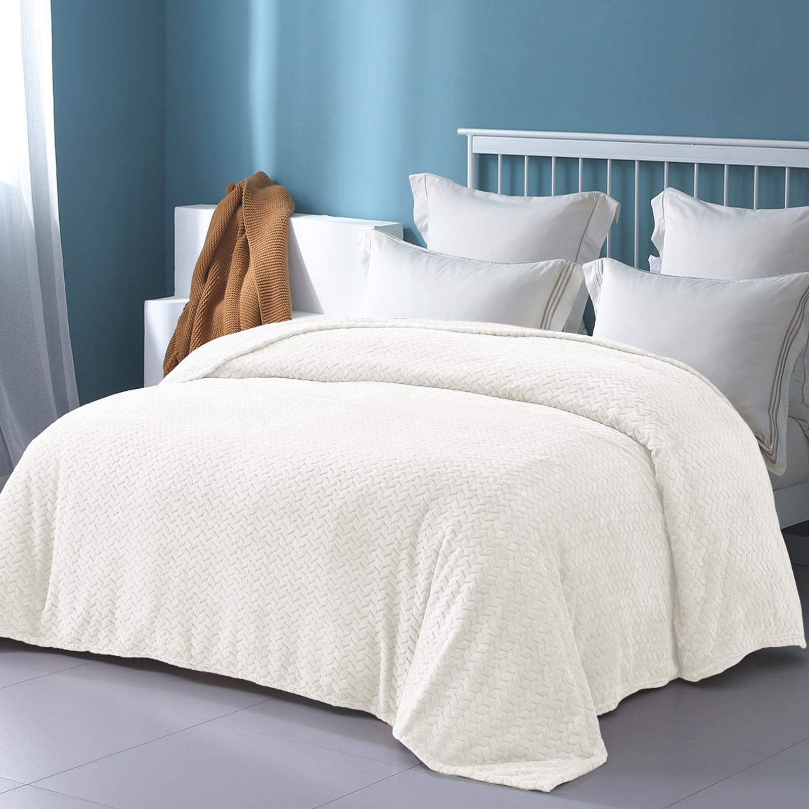 Exclusivo Mezcla Off White Fleece Queen Size Blanket For Bed, 90X90 Inches Soft Cozy 3D Decorative Jacquard Flannel Blankets, Li