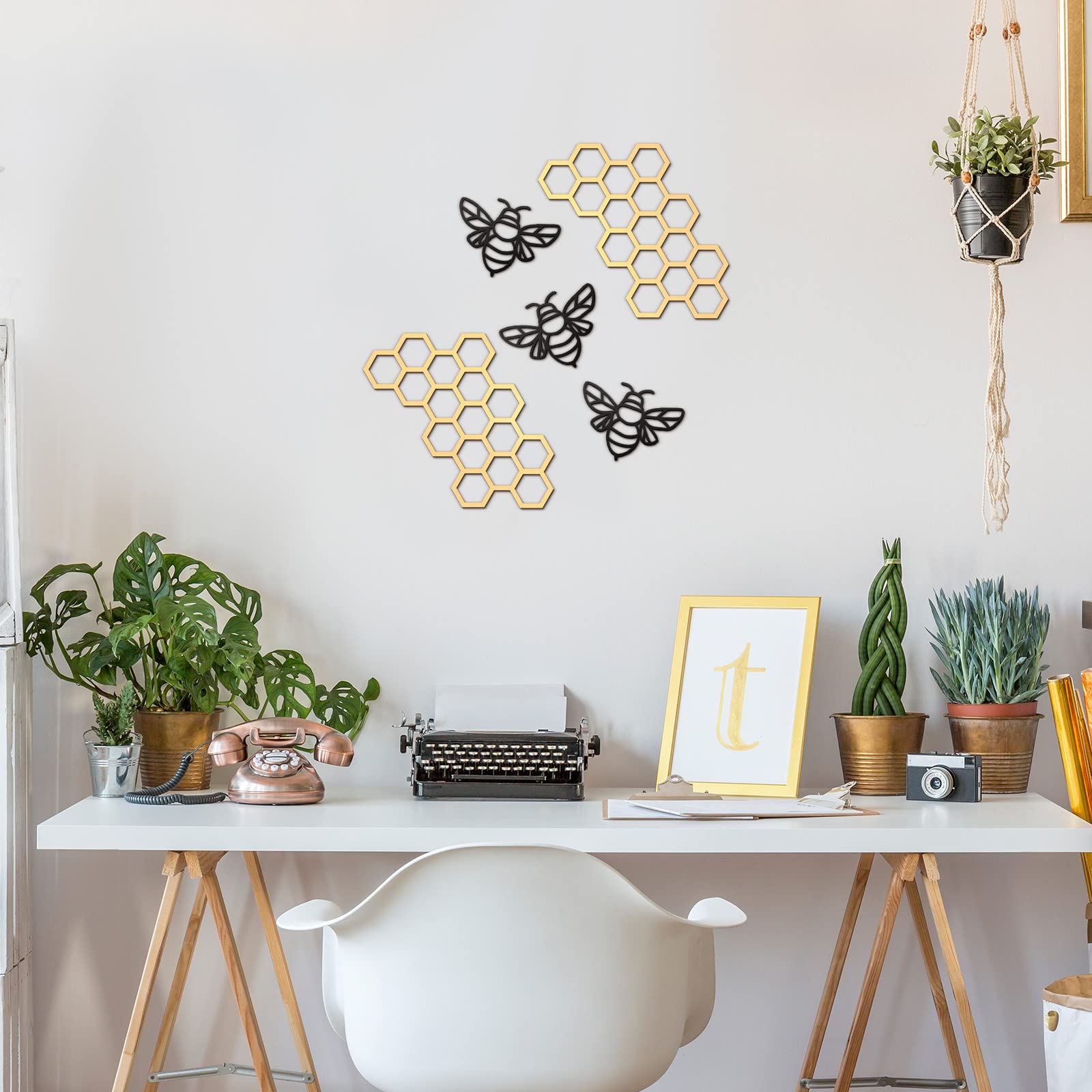 Peryiter 5 Pcs Metal Bee Wall Art Farmhouse Honey Bee Honey Comb Decor Wire Metal Bee Wall Metal Decor Bee Metal Wall Hanging Fo