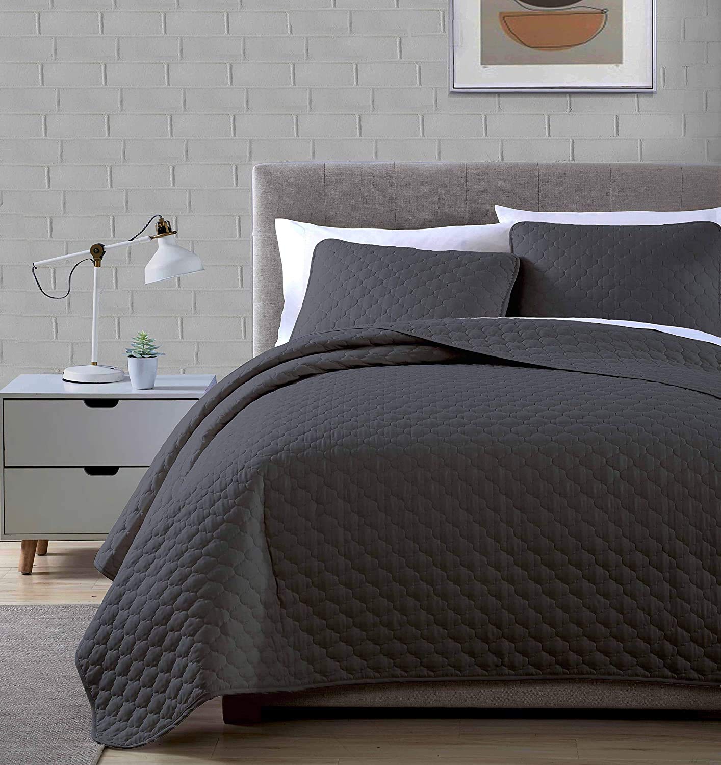 Chezmoi Collection Thea 3-Piece Geometric Quatrefoil Pattern Oversized Bedspread Quilt Set (King, Dark Gray)