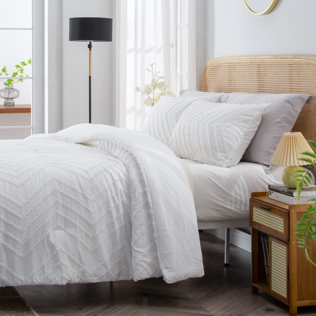 Litanika White Queen Size Comforter Sets, 3 Pieces Lightweight Chevron Tufted Bedding Comforter Set, Fluffy Down Alternative Com