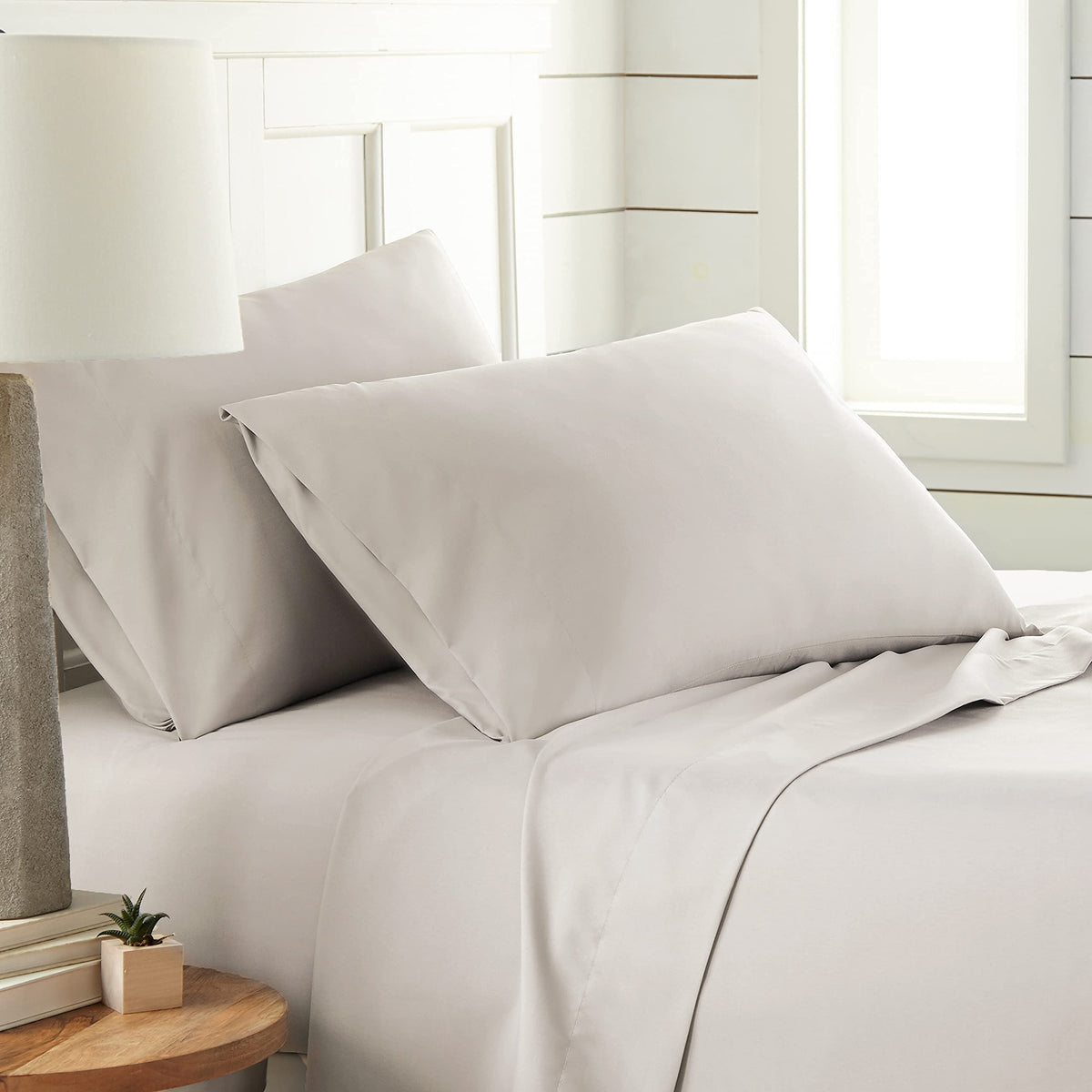 Southshore Fine Living, Inc. Classic Soft And Comfortable 4-Piece Sheet Set, Queen, Bone