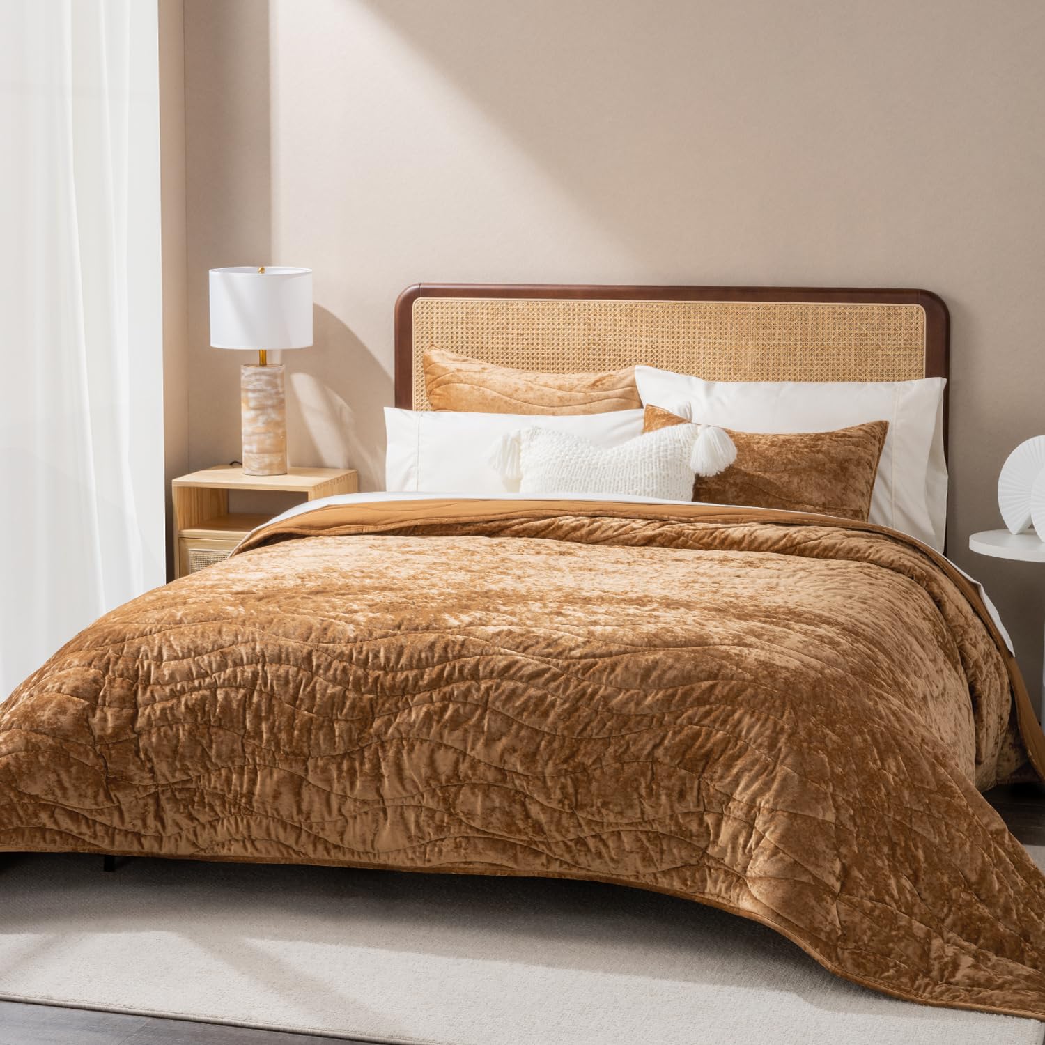 EVERGRACE Luxury Velvet Quilt King Size, Ultra Soft Velvet Bedding Set, Lightweight Velvet Comforter for All Season, Wave Crushe