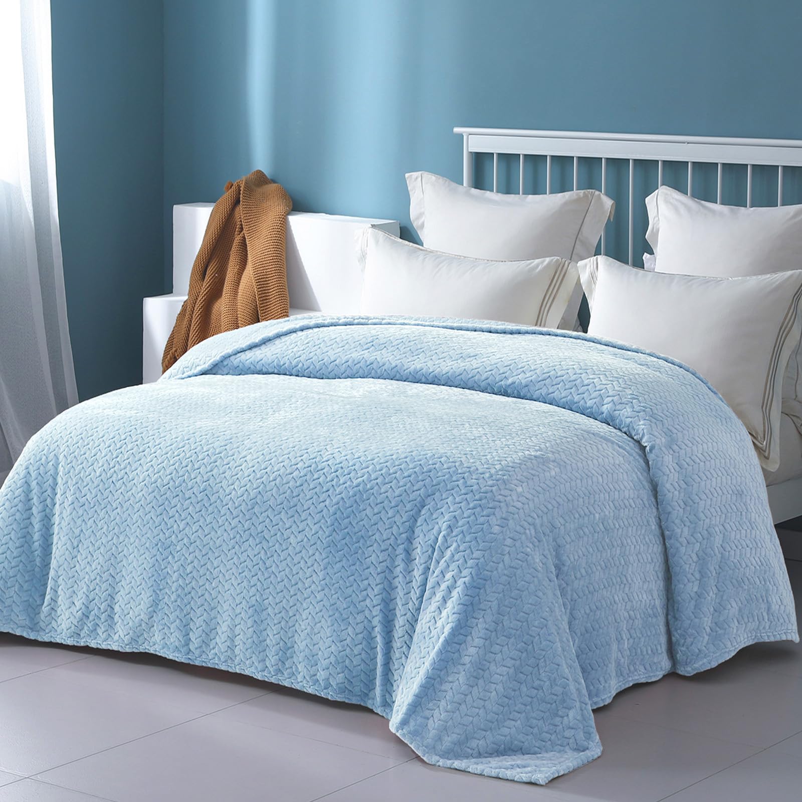 Exclusivo Mezcla Light Blue Fleece King Size Blanket For Bed, 90X104 Inches Soft Cozy 3D Decorative Jacquard Flannel Blankets, L