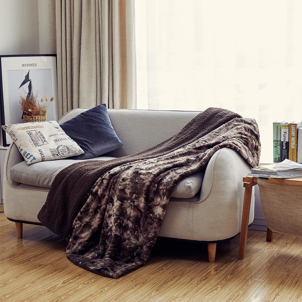 Cocoplay W Faux Fur Throw Blanket, Super Soft Fuzzy Lightweight Luxurious Cozy Warm Fluffy Plush Sherpa Rainbow Microfiber Blank