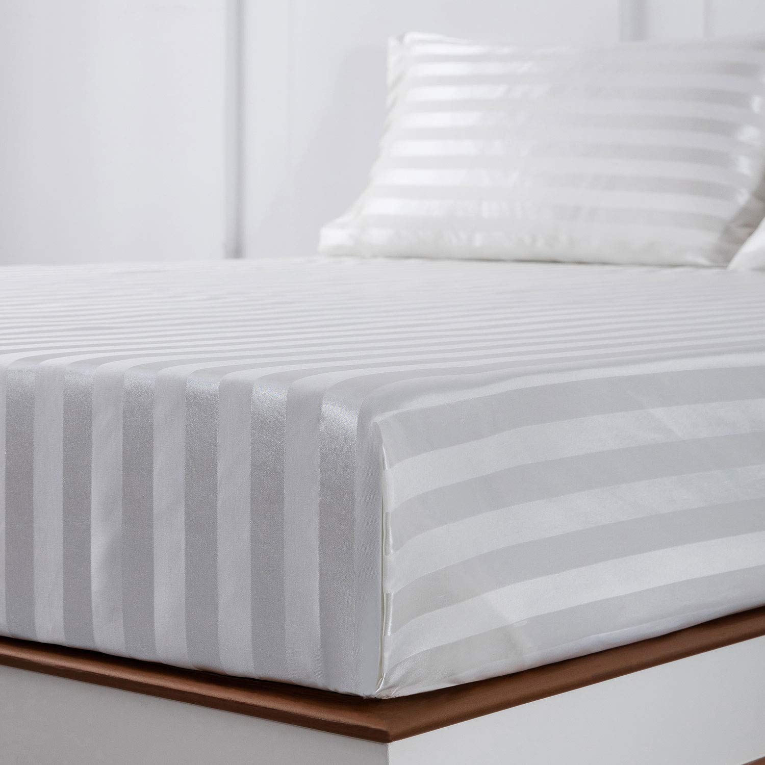 Lanest Housing Satin-Silk Sheets King Size Bed Set, Ivory White Soft Cooling Deep Pocket King Sheets, Hypoallergenic, Wrinkle An