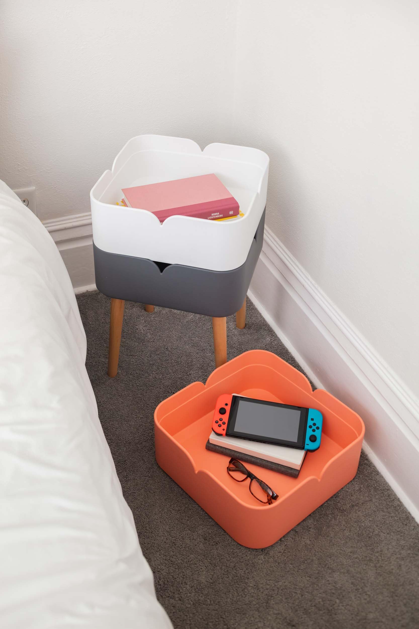 Safco Products EC8770 Round End Table with 3 Round Stacking Storage & Organization Bins. Two Tier Storage with Complenting Colors. 4 Natural Wood Legs