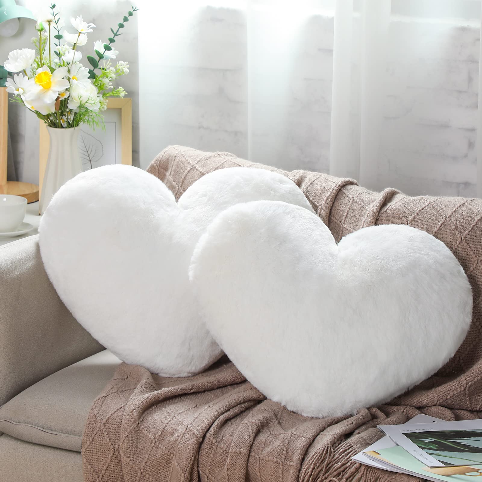 Unittype Heart Throw Pillow 2 Pieces 20 X 15.7 Inch Valentines Faux Bunny Fur Decorative Pillow Heart Shaped Fluffy Pillows Soft