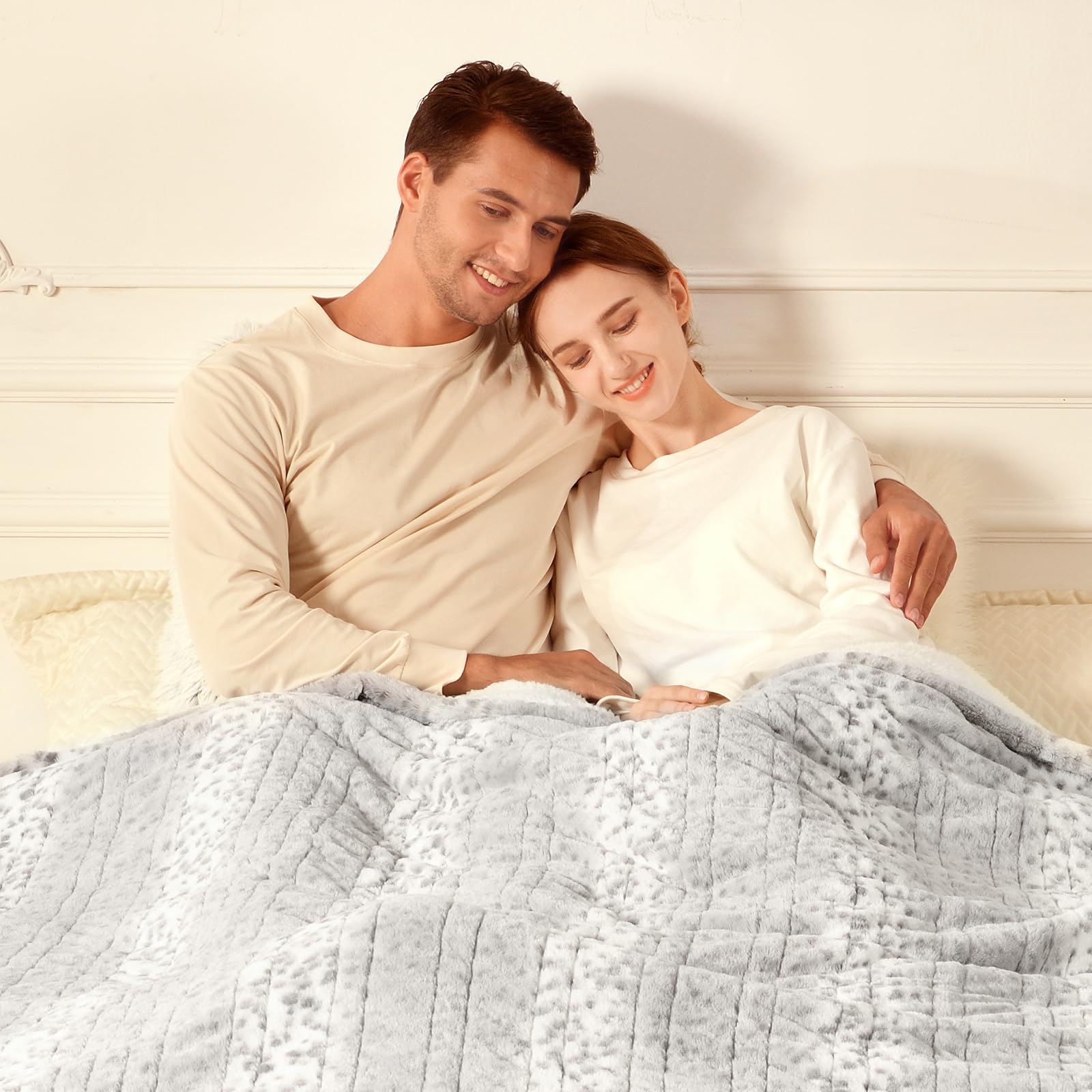 Bearhug Electric Blanket Heated Blanket Full Size 77'X 84' Warm Heating Blanket Gift Reversible Faux Fur & Sherpa 10 Heating L