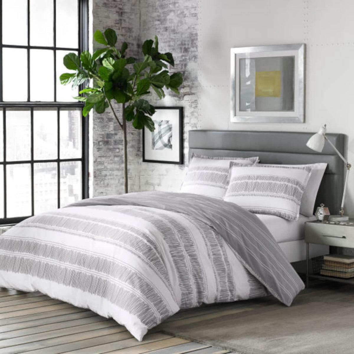 City Scene - Queen Comforter Set, Reversible Cotton Bedding With Matching Shams, Moden Home Decor (Ziggy White, Queen)