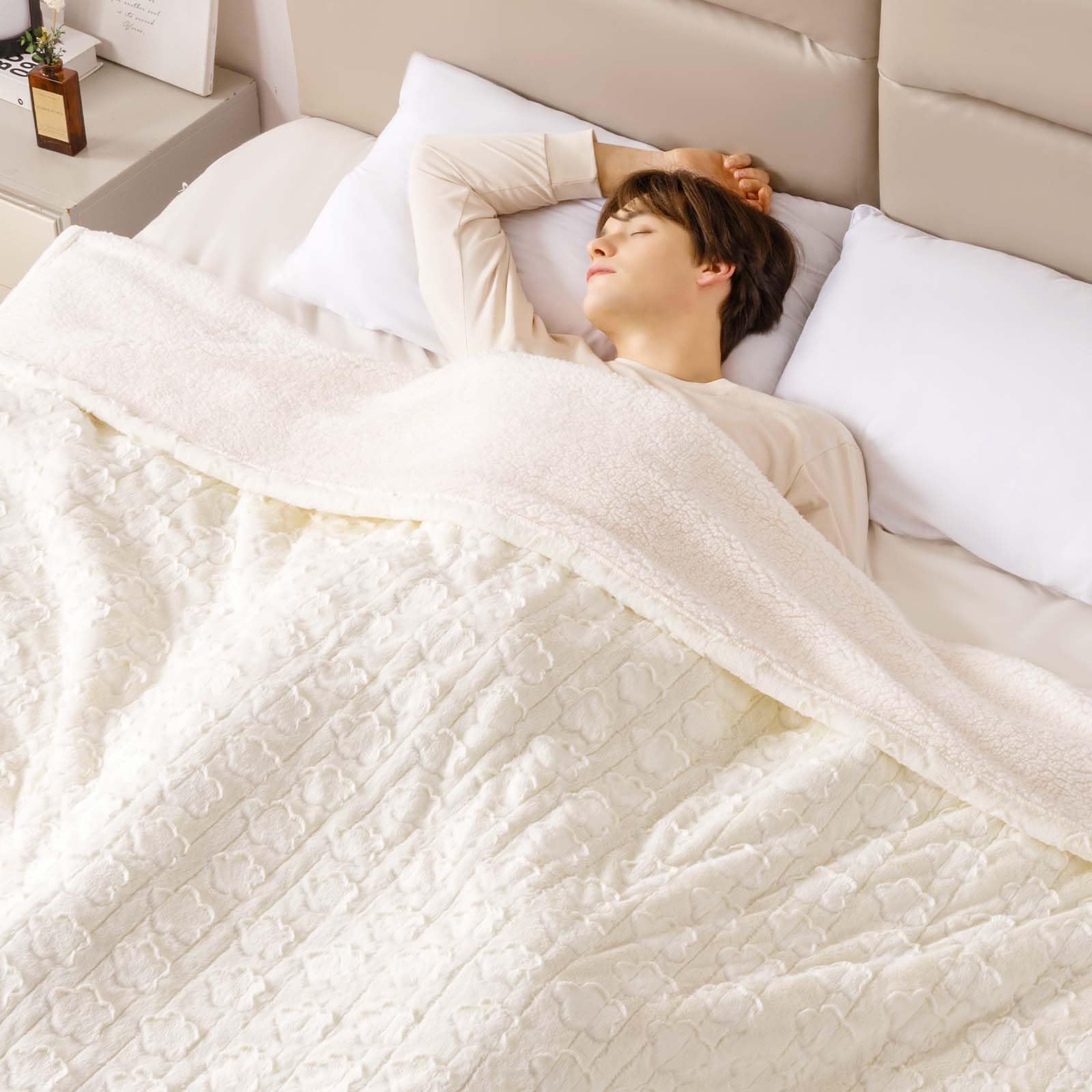 Bearhug Electric Blanket Twin Size 62' X 84', White Flower Patterns Faux Fur & Warm Sherpa Heated Blanket, 10 Heating Levels &