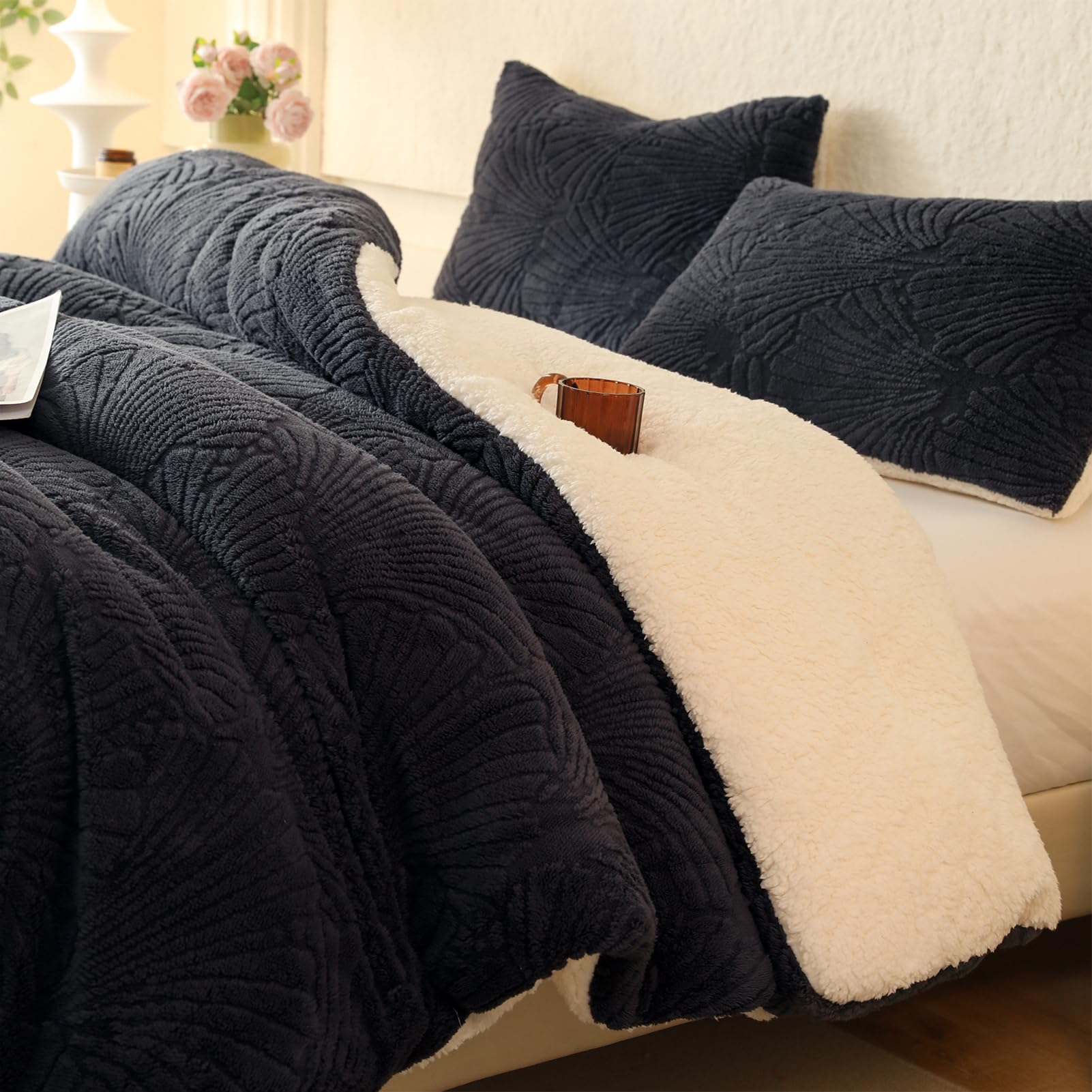 Tohrisa Seashell Jacquard Sherpa Comforter Set Warm Cozy Premium Bedding 3 Pieces, Full/Queen Size Geometric Pattern Quilt Comfo