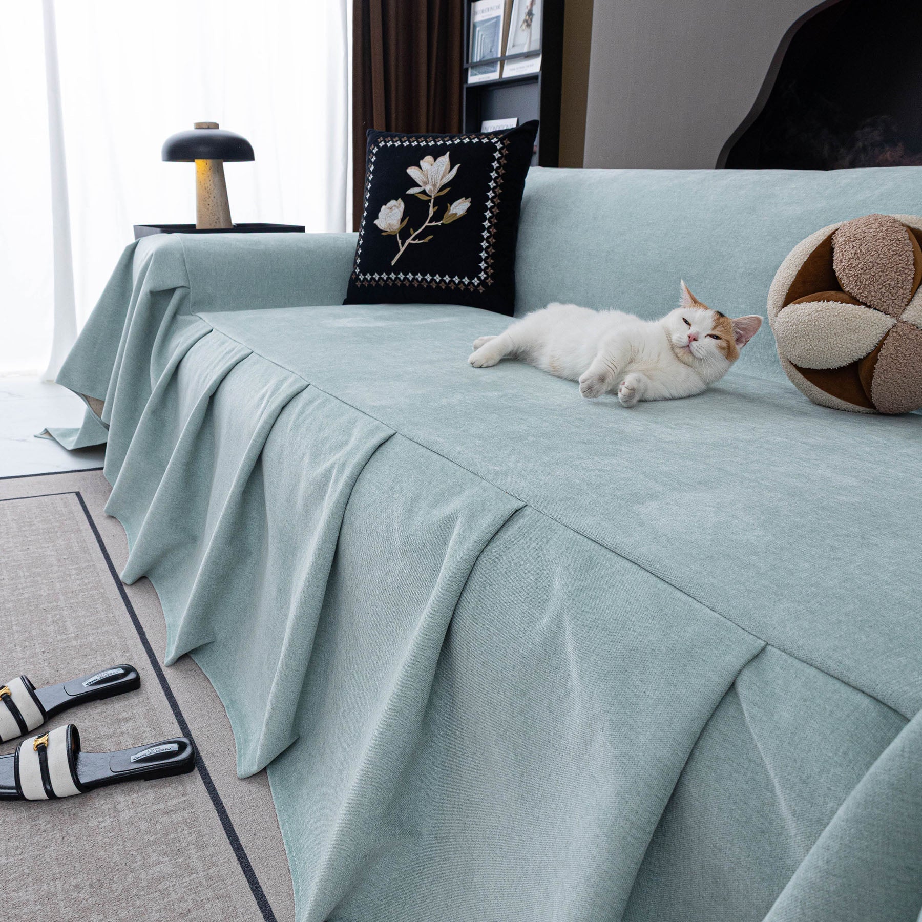 Waterproof Couch Cover Throw, Non Slip Furniture Protector for Leather & Fabric Sofa