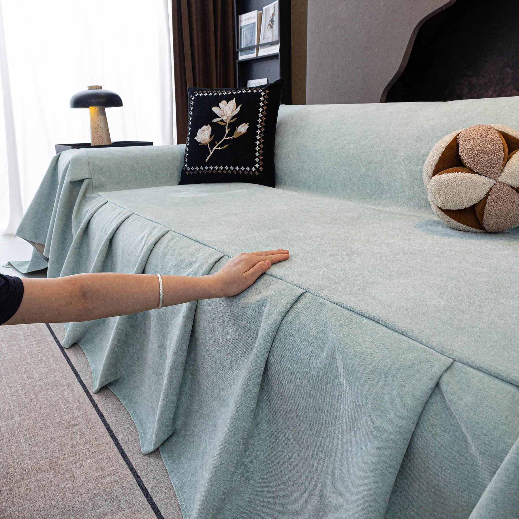 Waterproof Couch Cover Throw, Non Slip Furniture Protector for Leather & Fabric Sofa