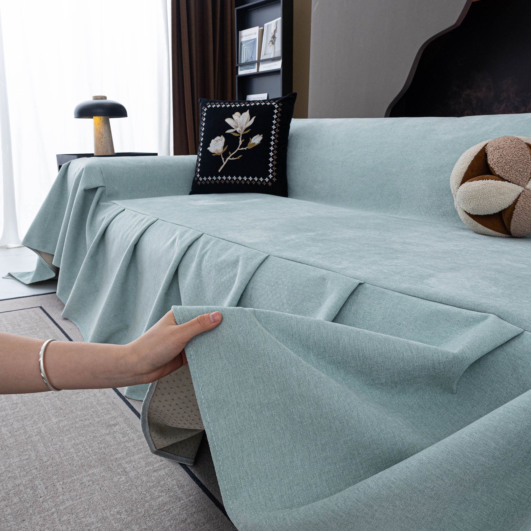 Waterproof Couch Cover Throw, Non Slip Furniture Protector for Leather & Fabric Sofa