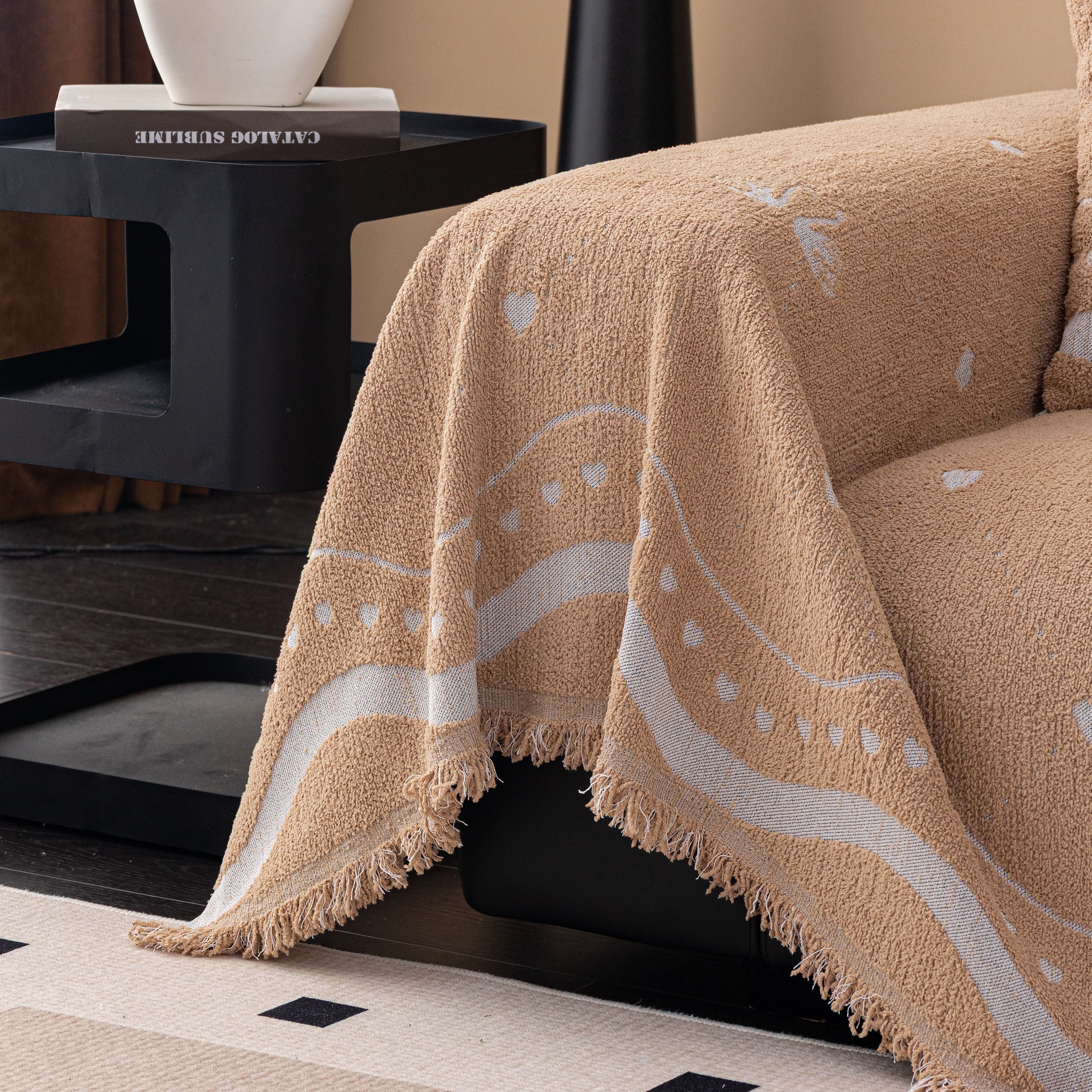Luxurious Jacquard Couch Cover, Snag-Resistant Pet Friendly Couch Throw with Fringe