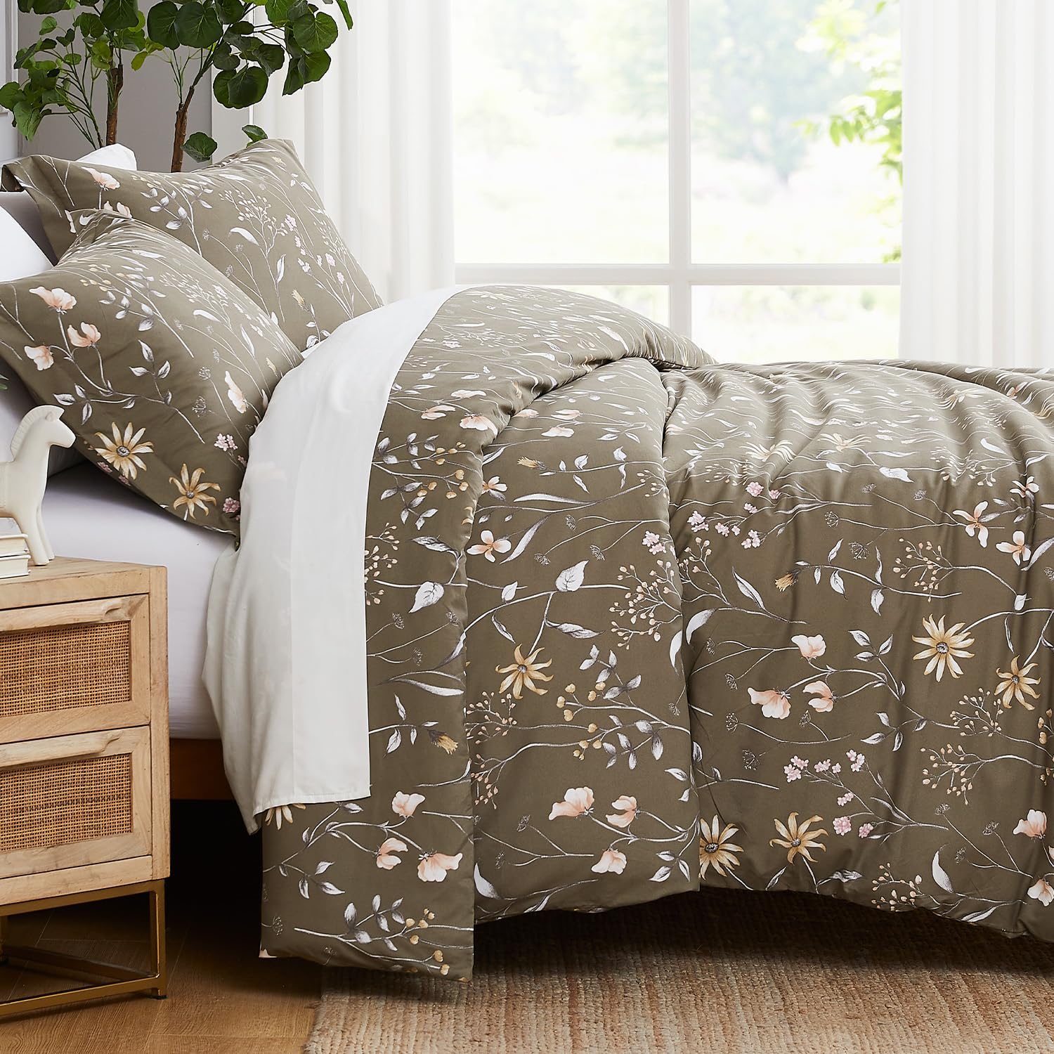Southshore Fine Living, Inc. 3-Piece Full/Queen Size Comforter Set, Down Alternative All-Season Floral Comforter With Matching S
