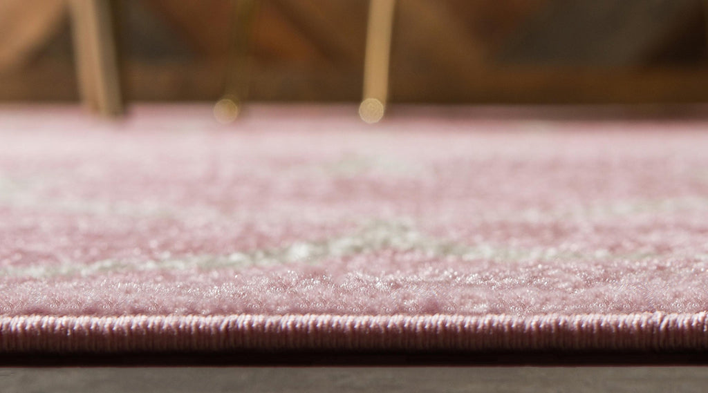 Unique Loom Trellis Frieze Collection Area Rug - Rounded (4' 1'' X 6' 1'', Light Pink/ Ivory)