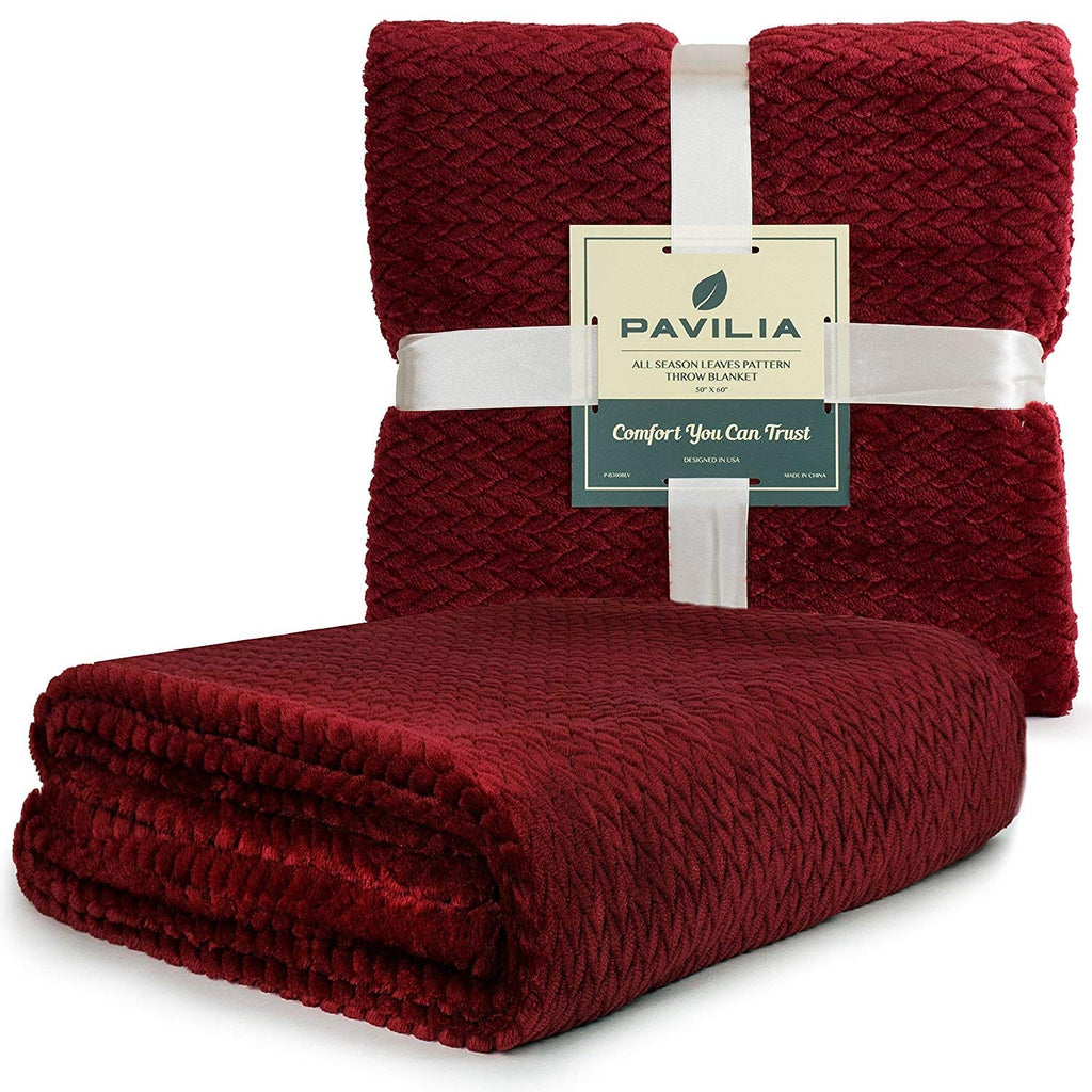PAVILIA Soft Fleece Burgundy Dark Red Throw Blanket for Couch, Lightweight Plush Warm Blankets for Bed, Fuzzy Cozy Flannel Blank