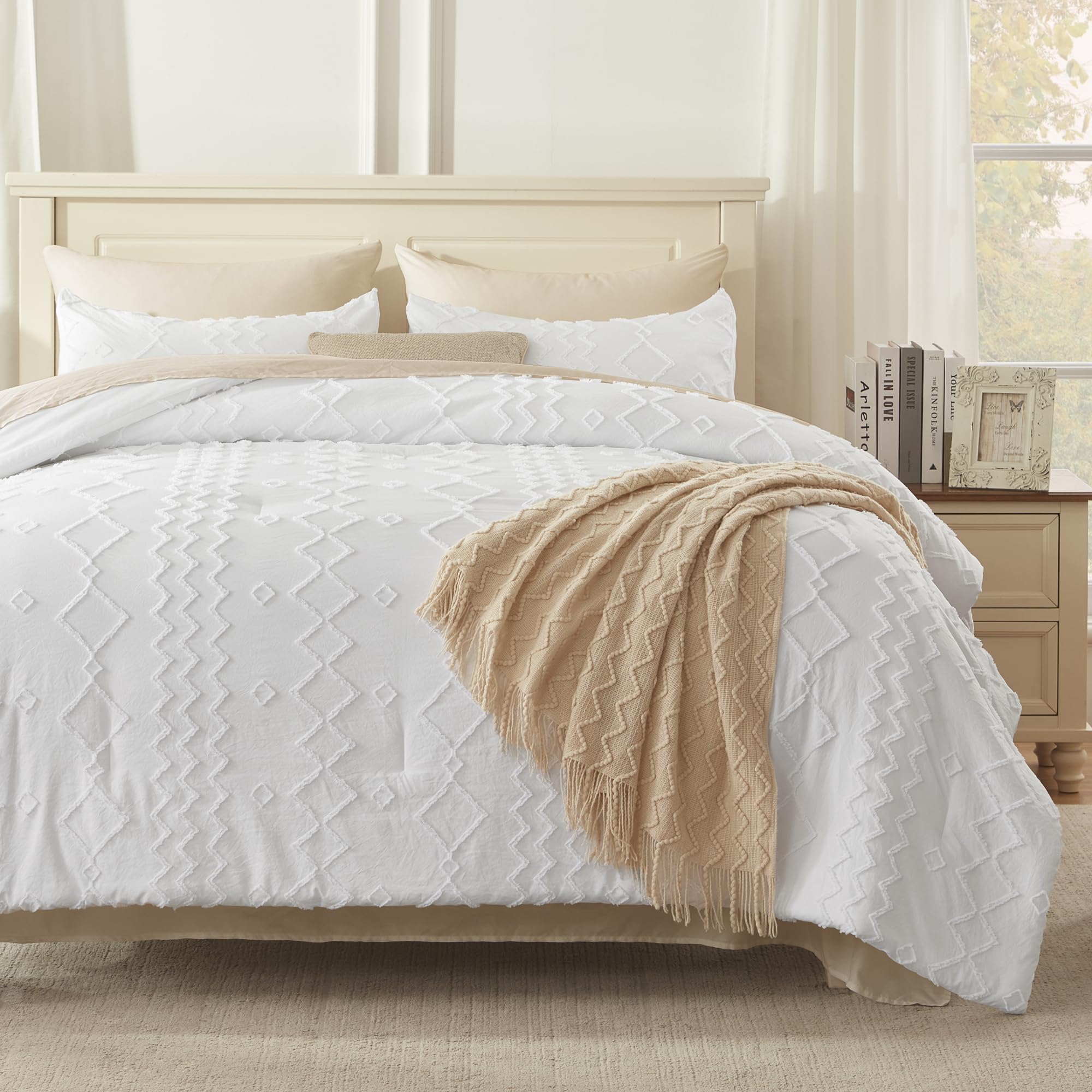 Andency White Tufted Comforter Set California King(104X96Inch), 3 Pieces(1 Boho Comforter, 2 Pillowcases) Textured Farmhouse Comforter, Soft Microfiber Down Alternative Geometric Comforter Bedding Set