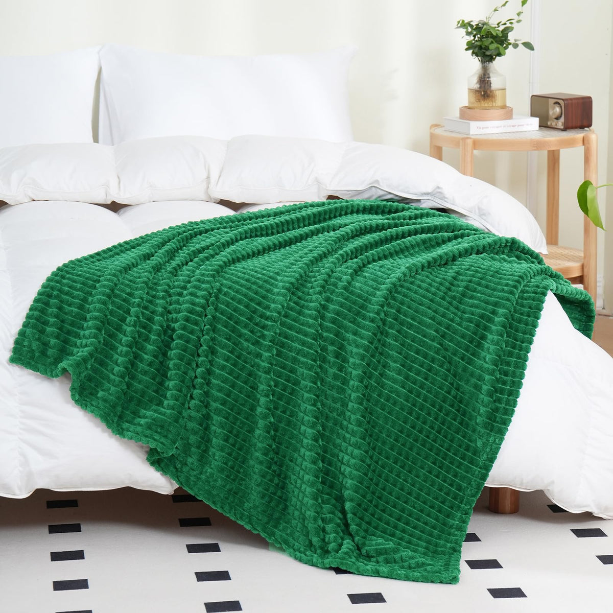 Puncuntex Flannel Fleece Throw Blanket Classic Green 90''  90'',Super Soft Plush Cozy Blanket With Square Grid Design Luxury For