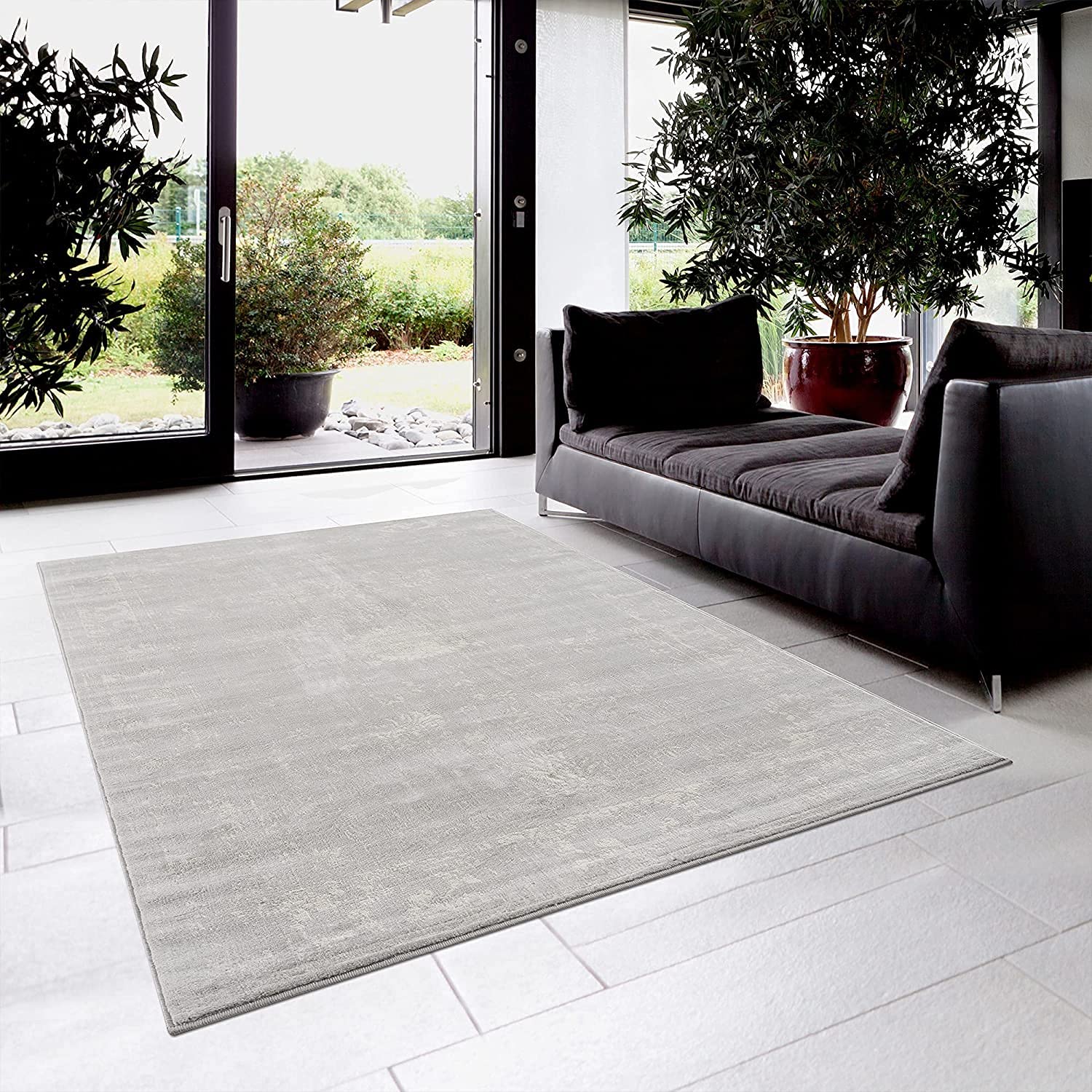 HomeRoots Grey 100% Polypropylene 4’ x 6’ Modern Gray Distressed Area Rug