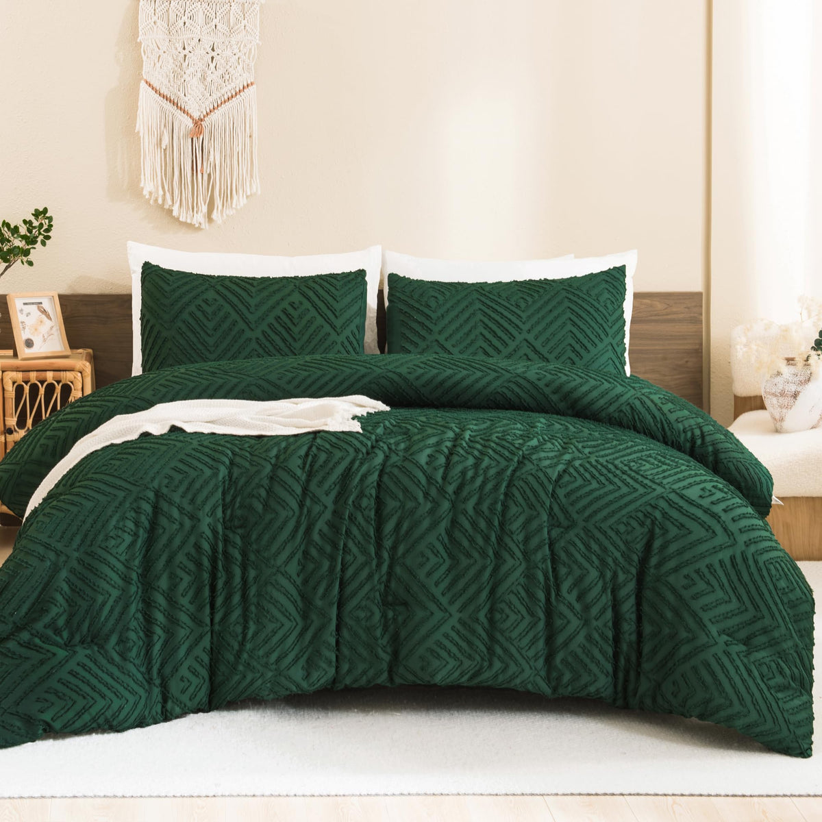 Andency Dark Emerald Green Boho Queen Comforter Set, Lightweight Fluffy Bedding Comforter Sets For Queen Bed, 3 Pieces Forest Green Tufted Bed Set For All Seasons (1 Comforter 90X90In, 2 Pillowcases)