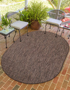 Unique Loom Outdoor Solid Collection Area Rug (4' 1'' x 6' 1'' Oval Light Brown/Ivory)