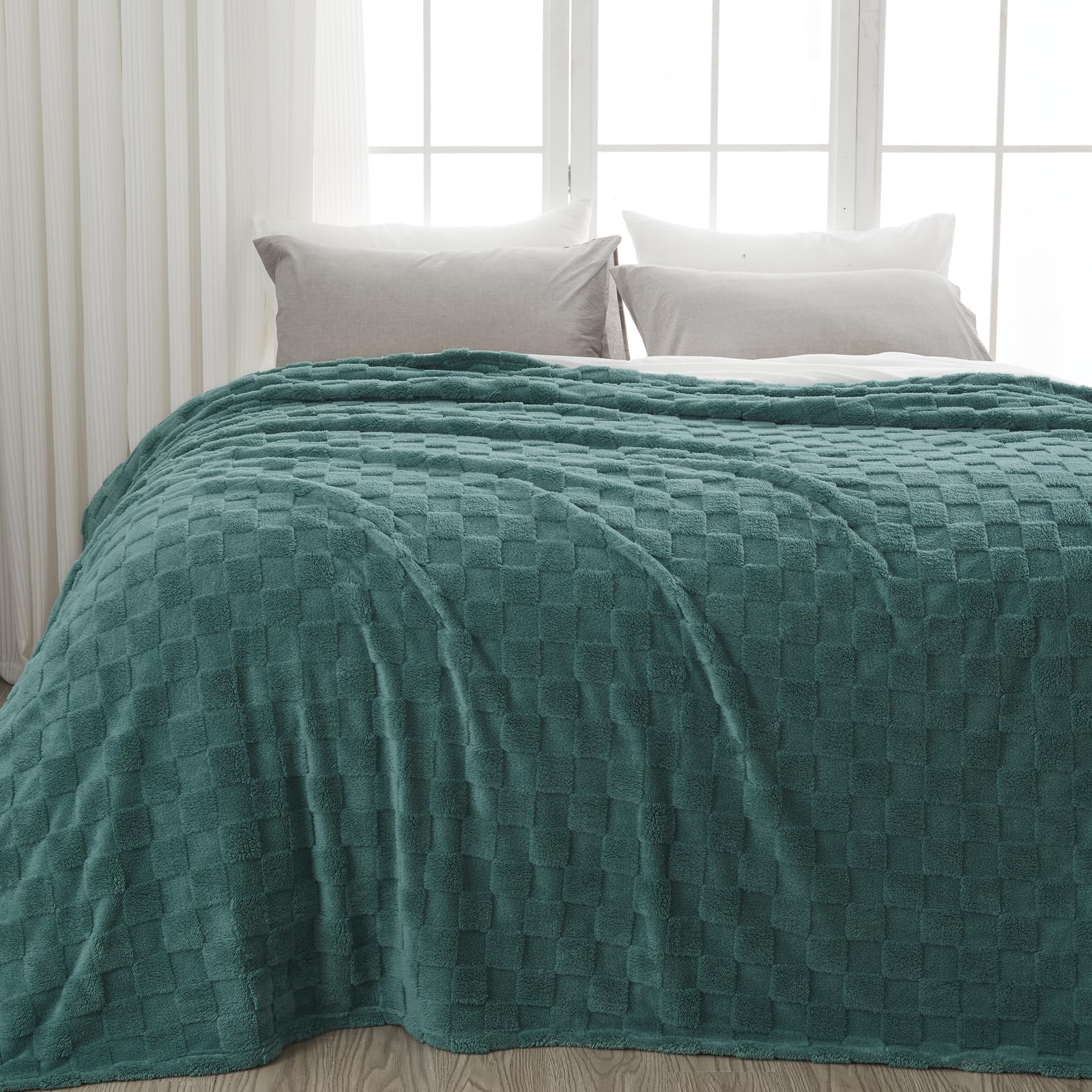 Newcosplay Super Soft Queen Blanket Light Teal Premium Silky Flannel Fleece 3D Checkered Lightweight Bed Blanket All Season Use