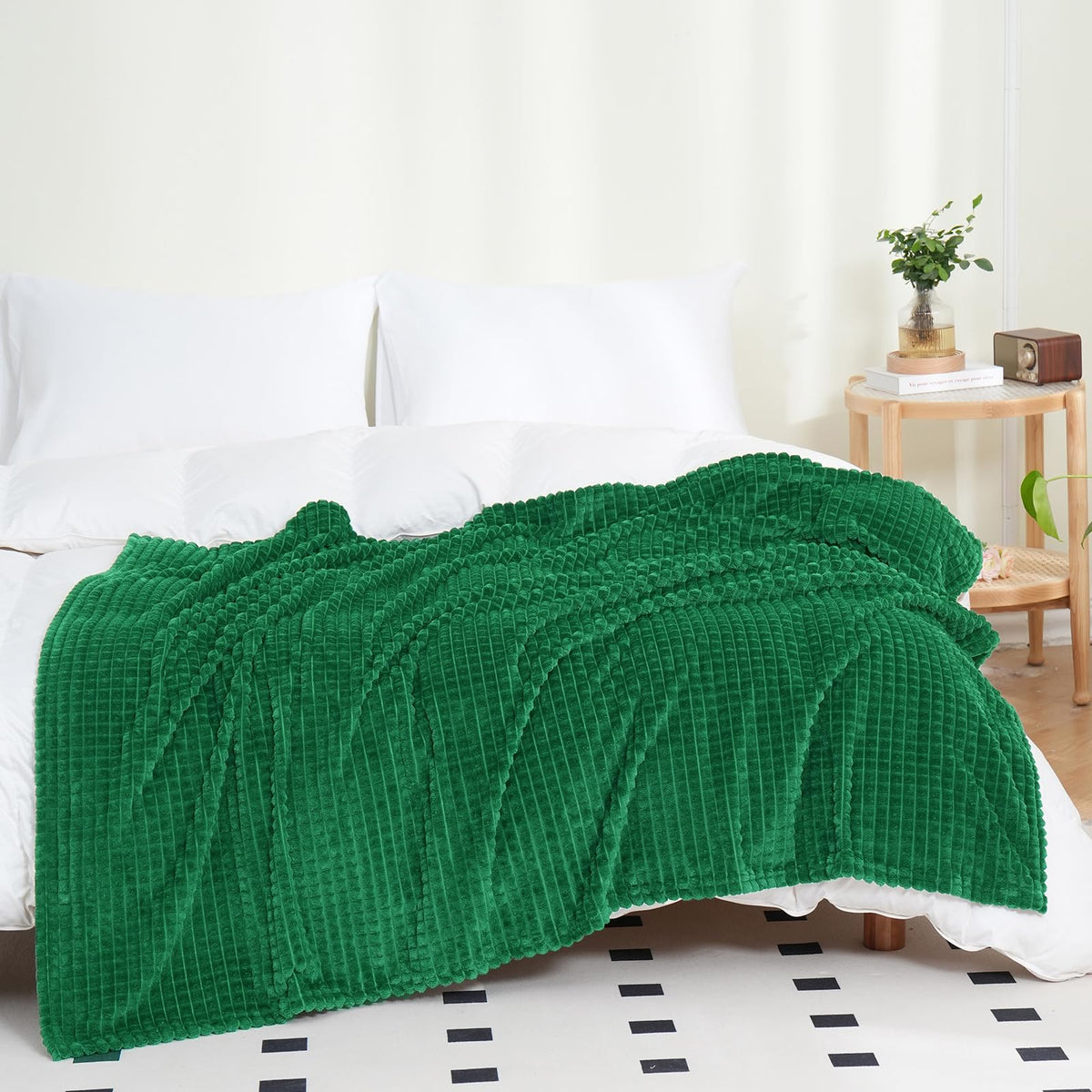 Puncuntex Flannel Fleece Throw Blanket Classic Green 108''  90'',Super Soft Plush Cozy Blanket With Square Grid Design Luxury Fo