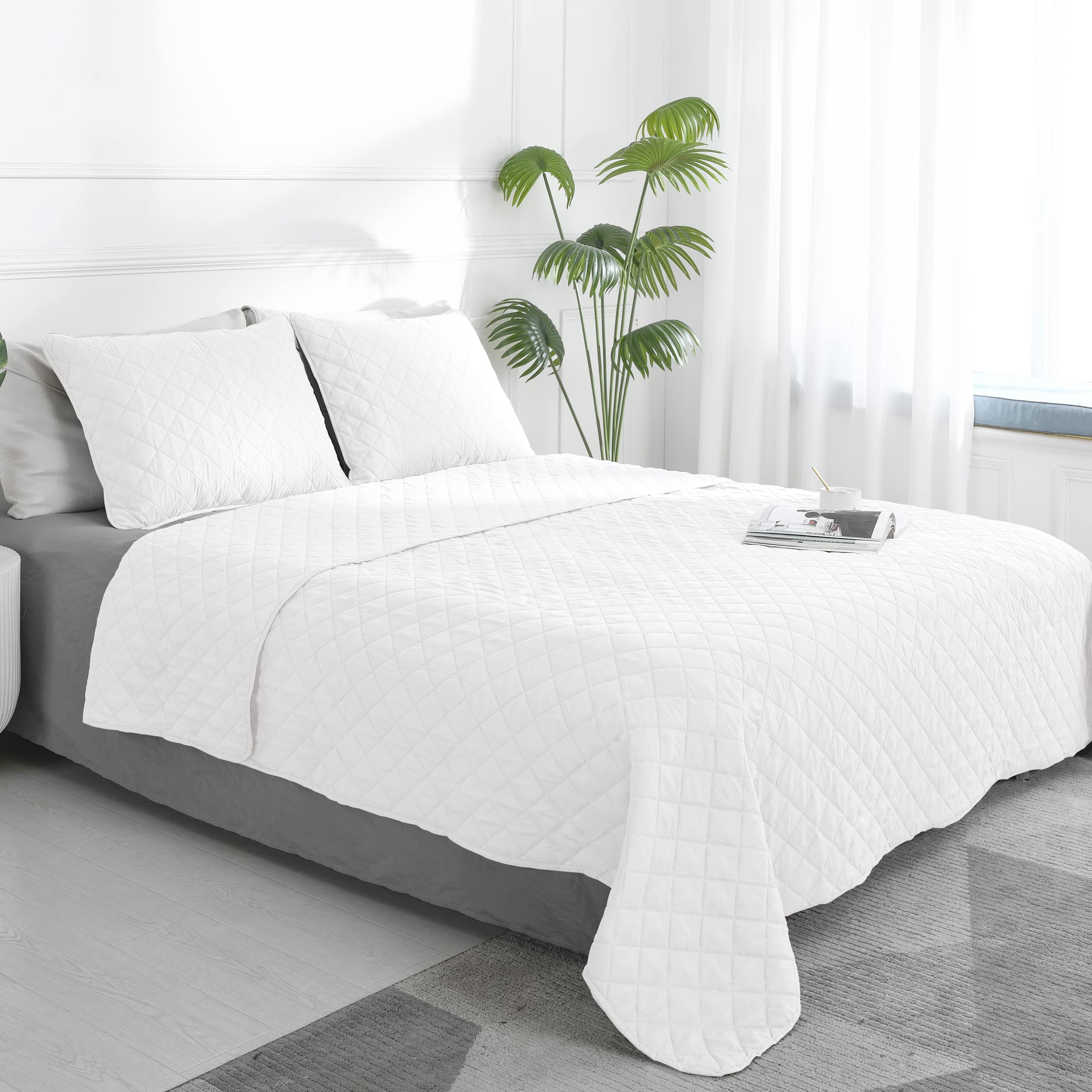 Easy-Going King Size Reversible Quilt Set With 1 Quilt And 2 Pillow Shams, Soft Bed Quilt Cover, Water Resistant Lightweight Microfiber Bedspread, Stain Resistant, White/White